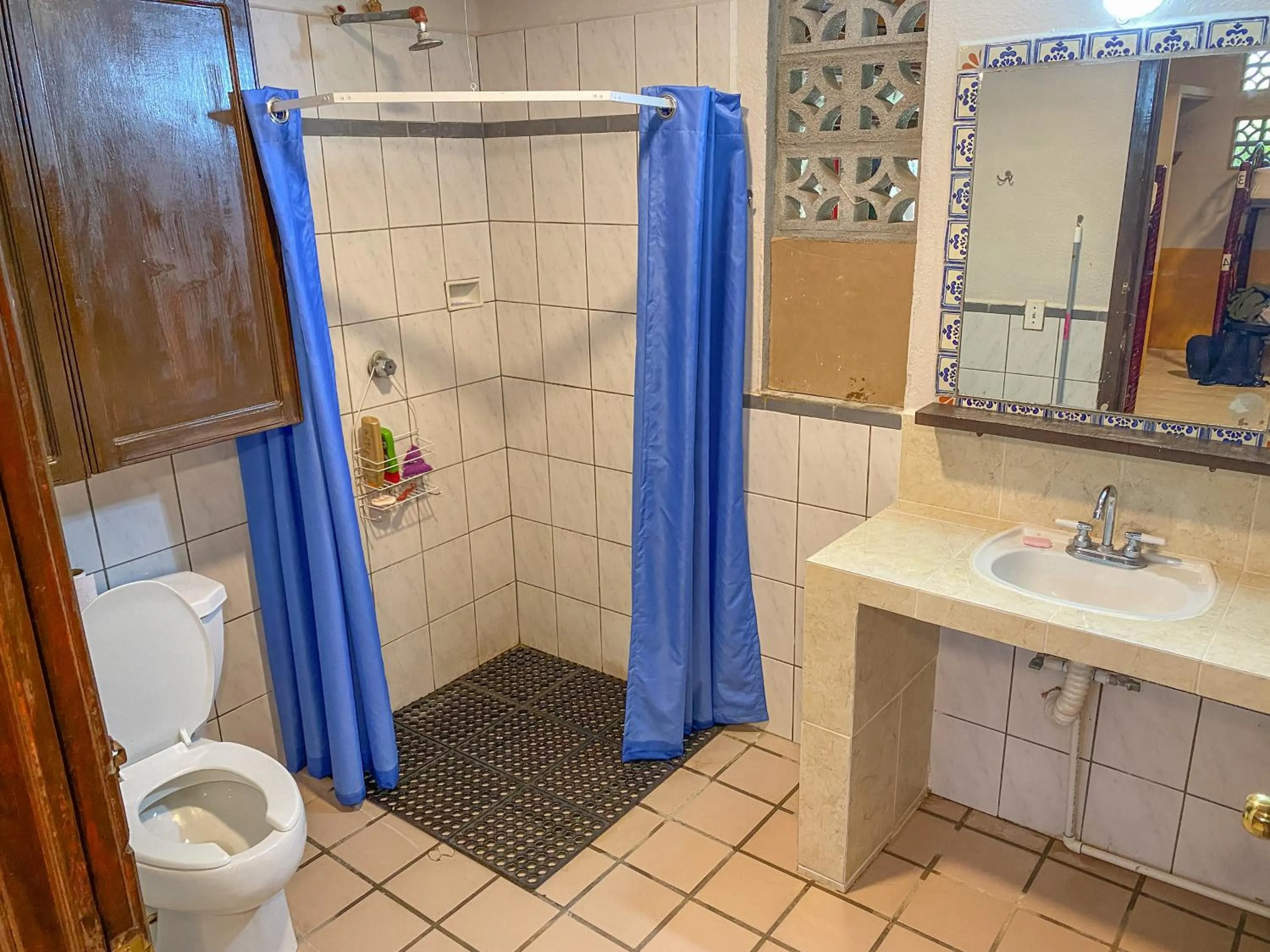 Bathroom in Tower Bridge Hostel