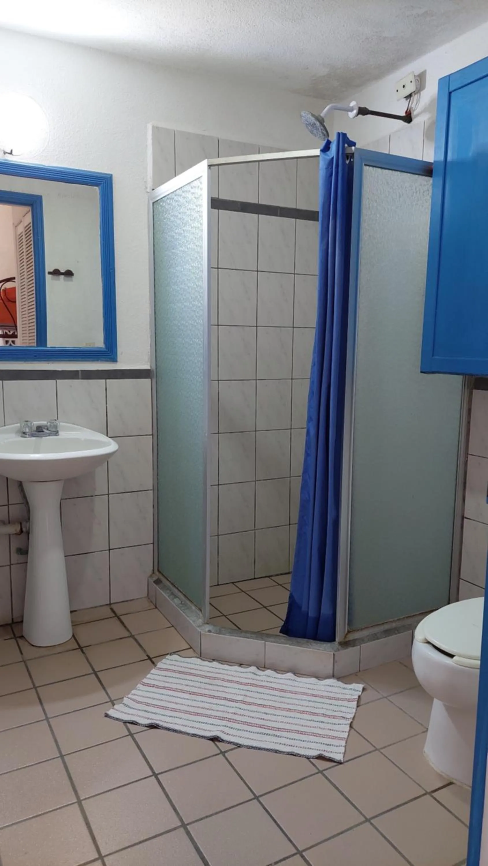 Bathroom in Tower Bridge Hostel