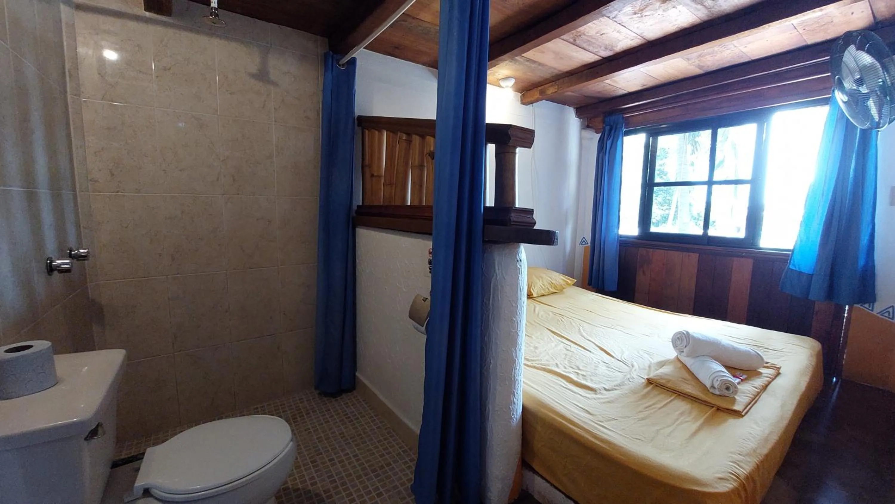 Bathroom, Bed in Tower Bridge Hostel