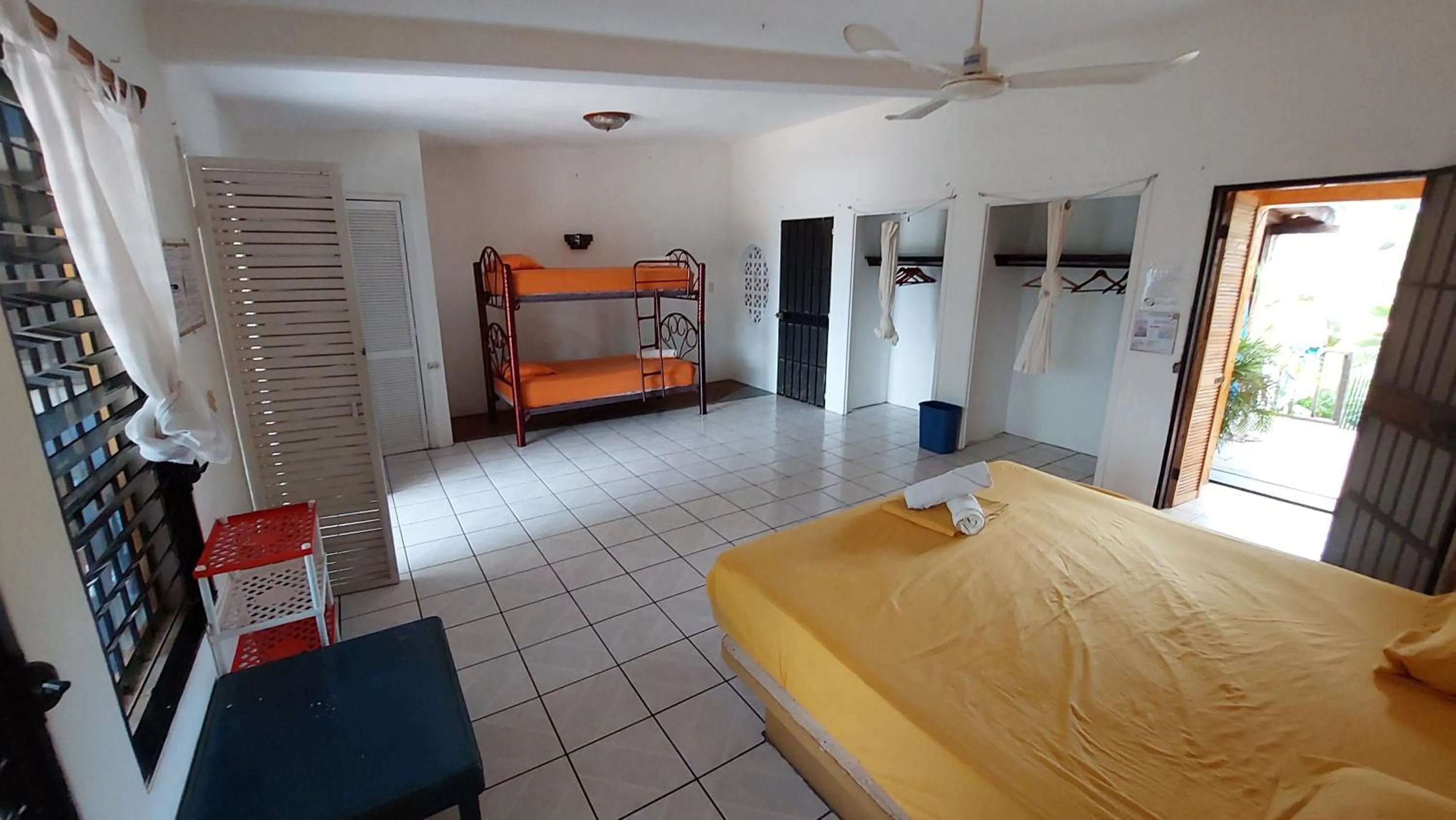Photo of the whole room, Bed in Tower Bridge Hostel