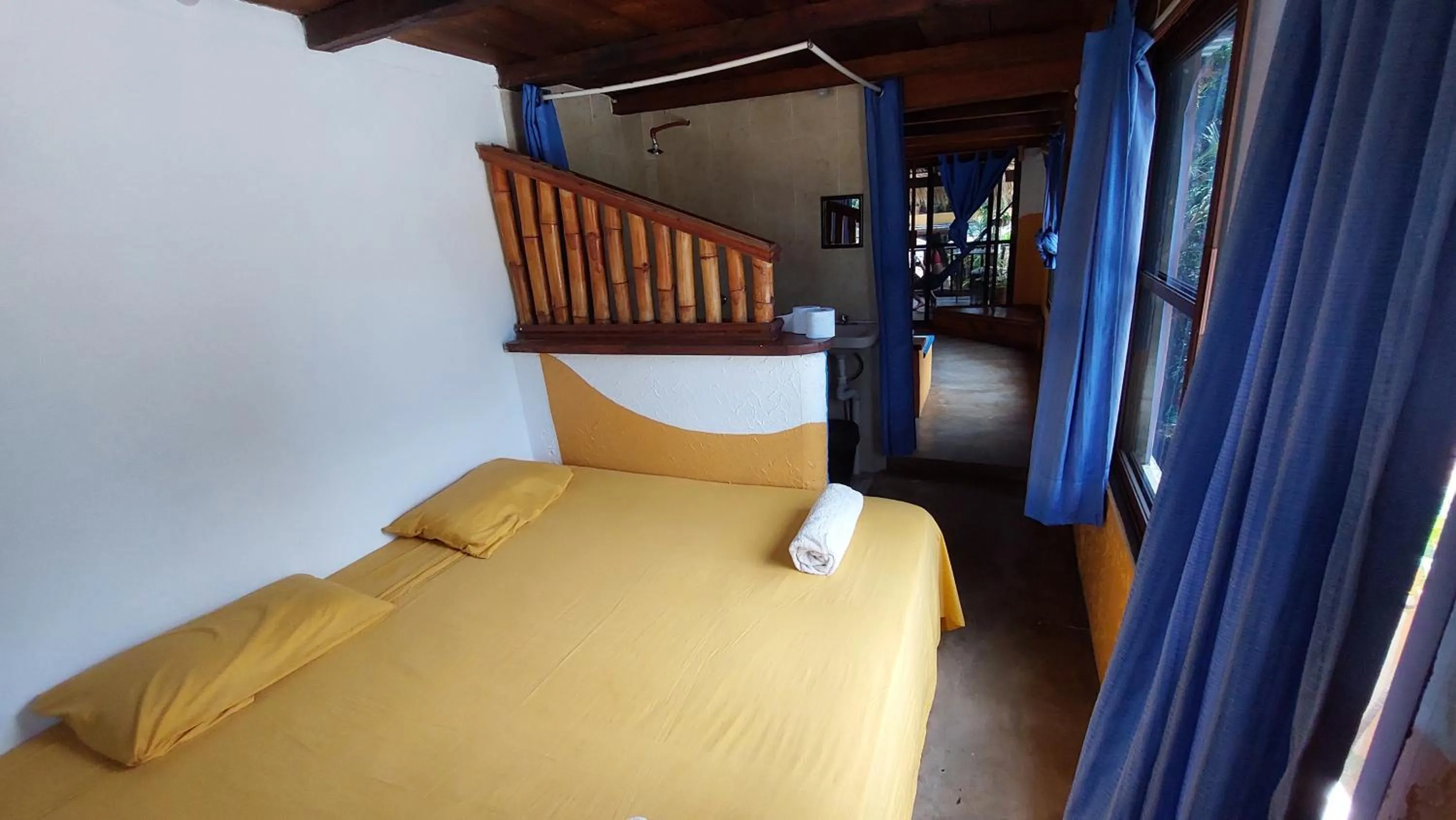 Bathroom, Bed in Tower Bridge Hostel