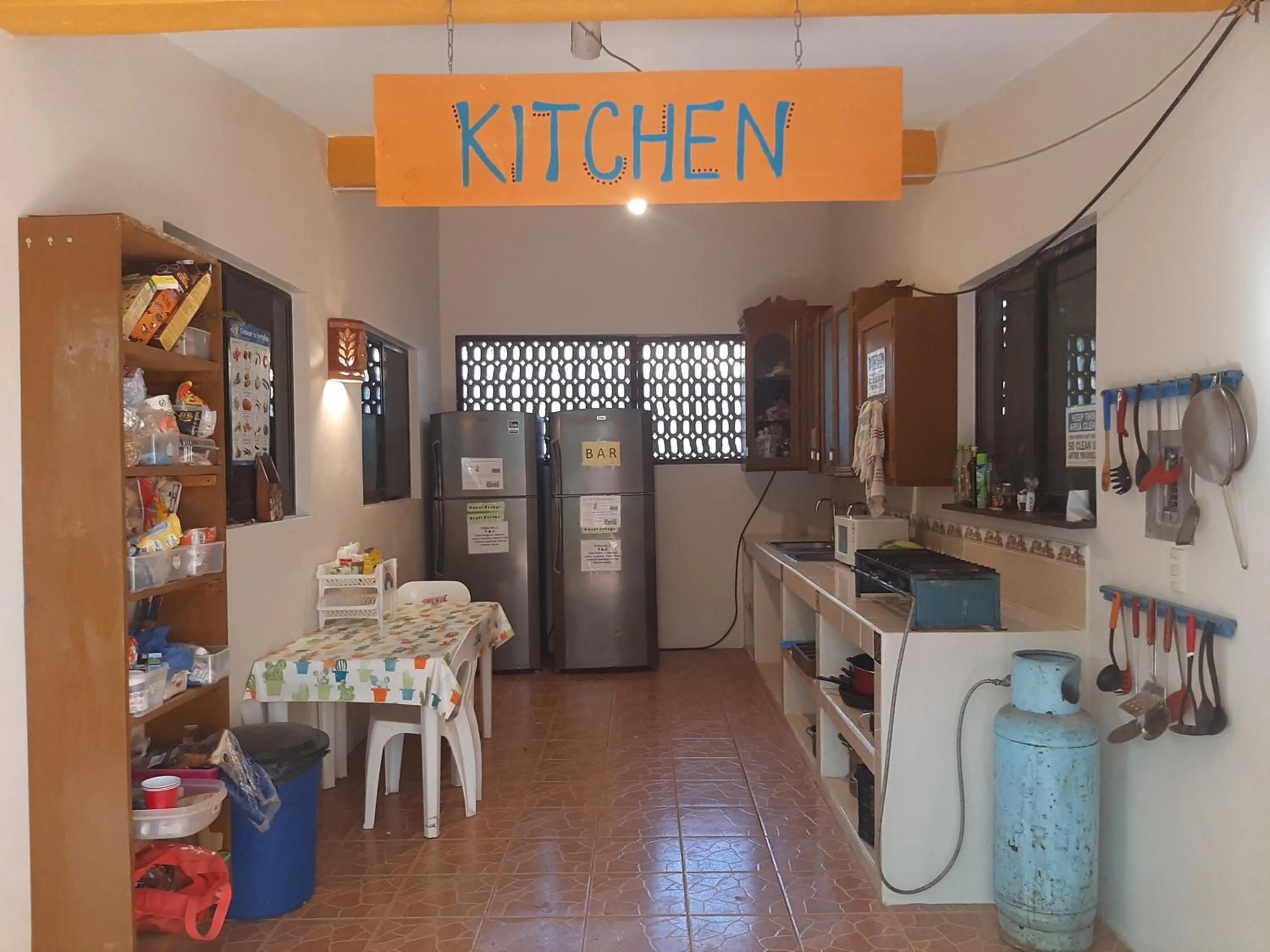 Communal kitchen in Tower Bridge Hostel
