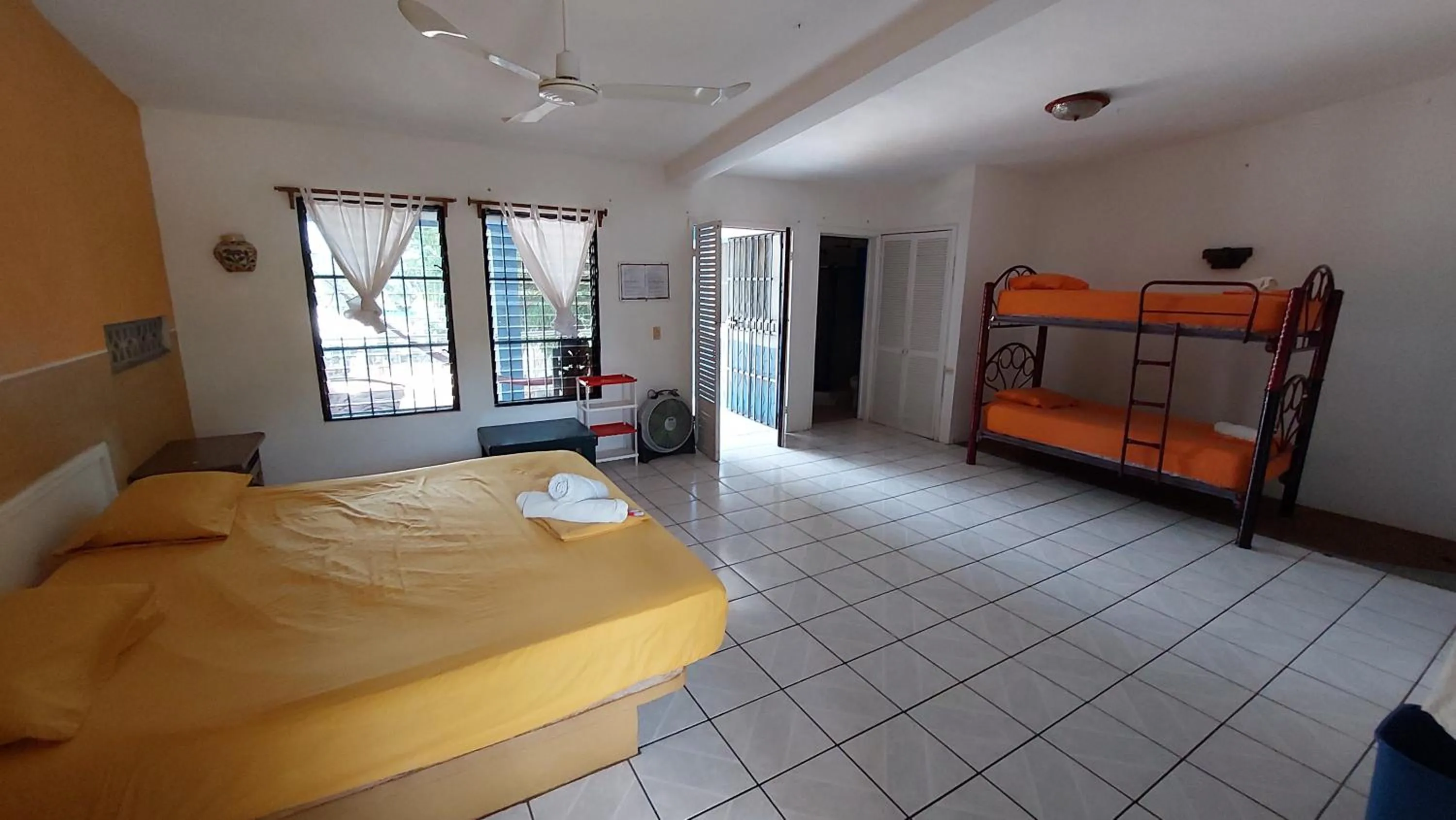 Photo of the whole room, Bed in Tower Bridge Hostel