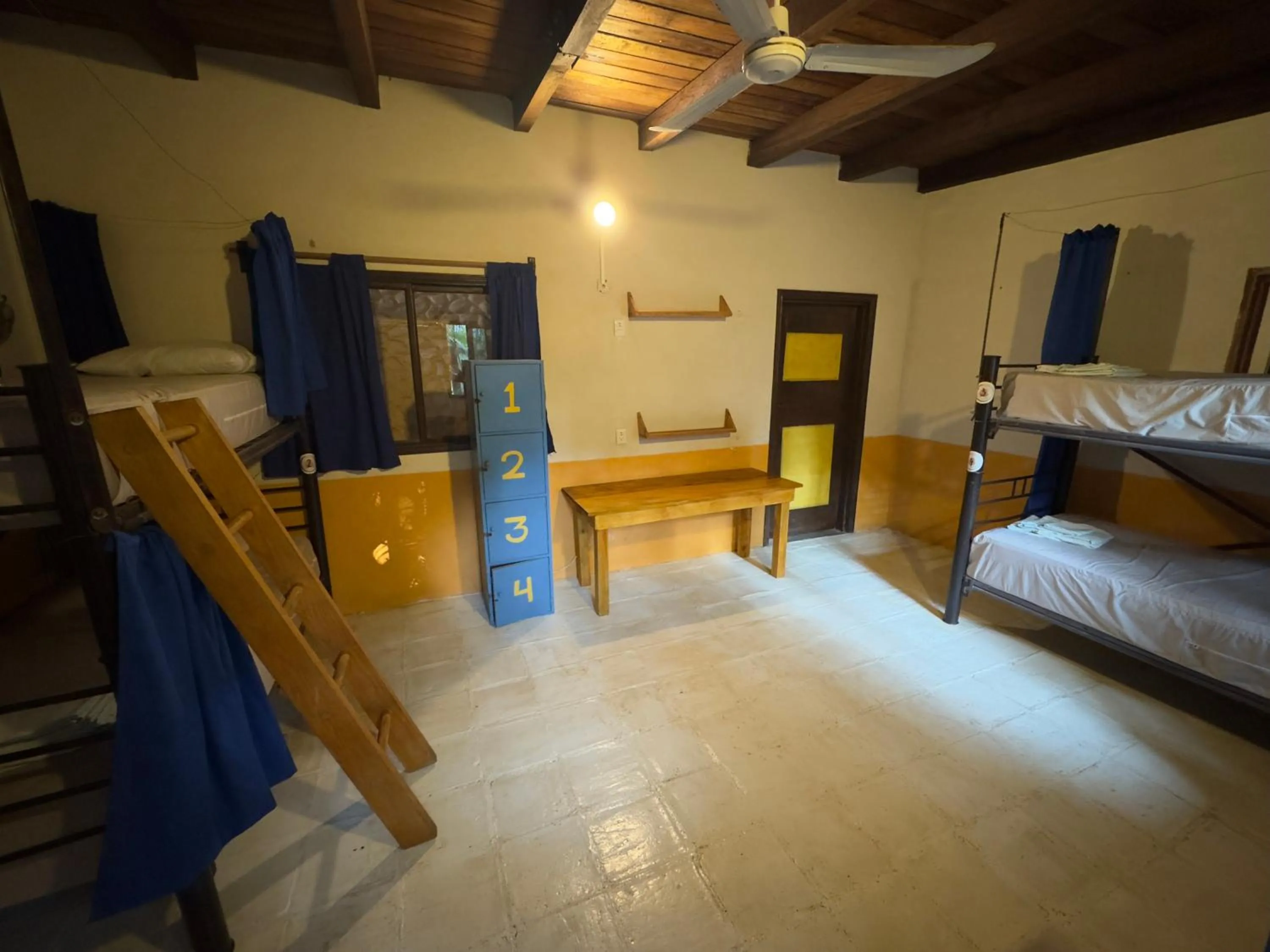 Bedroom, Bed in Tower Bridge Hostel