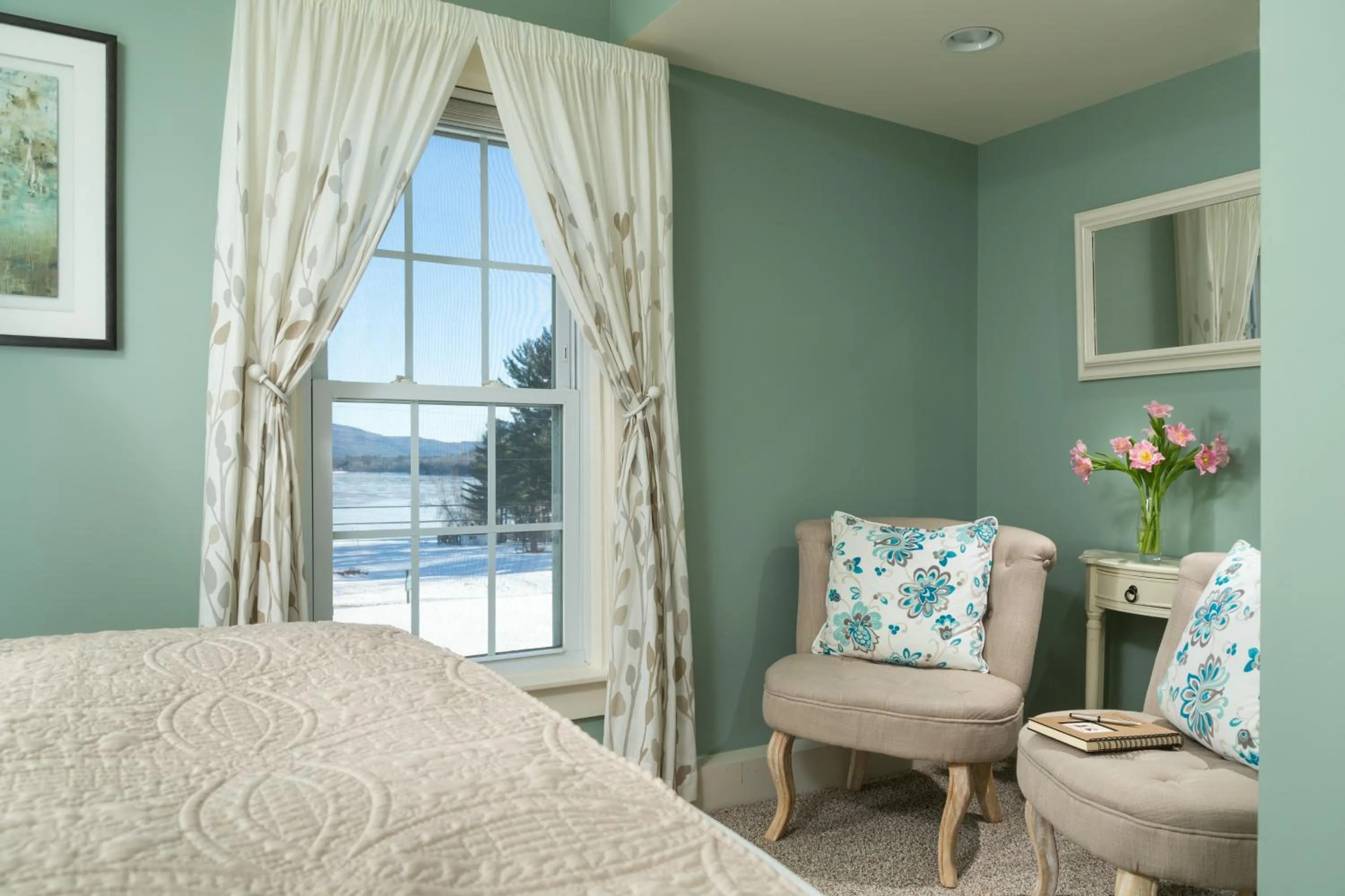 Double Room with Lake View in Inn at Pleasant Lake