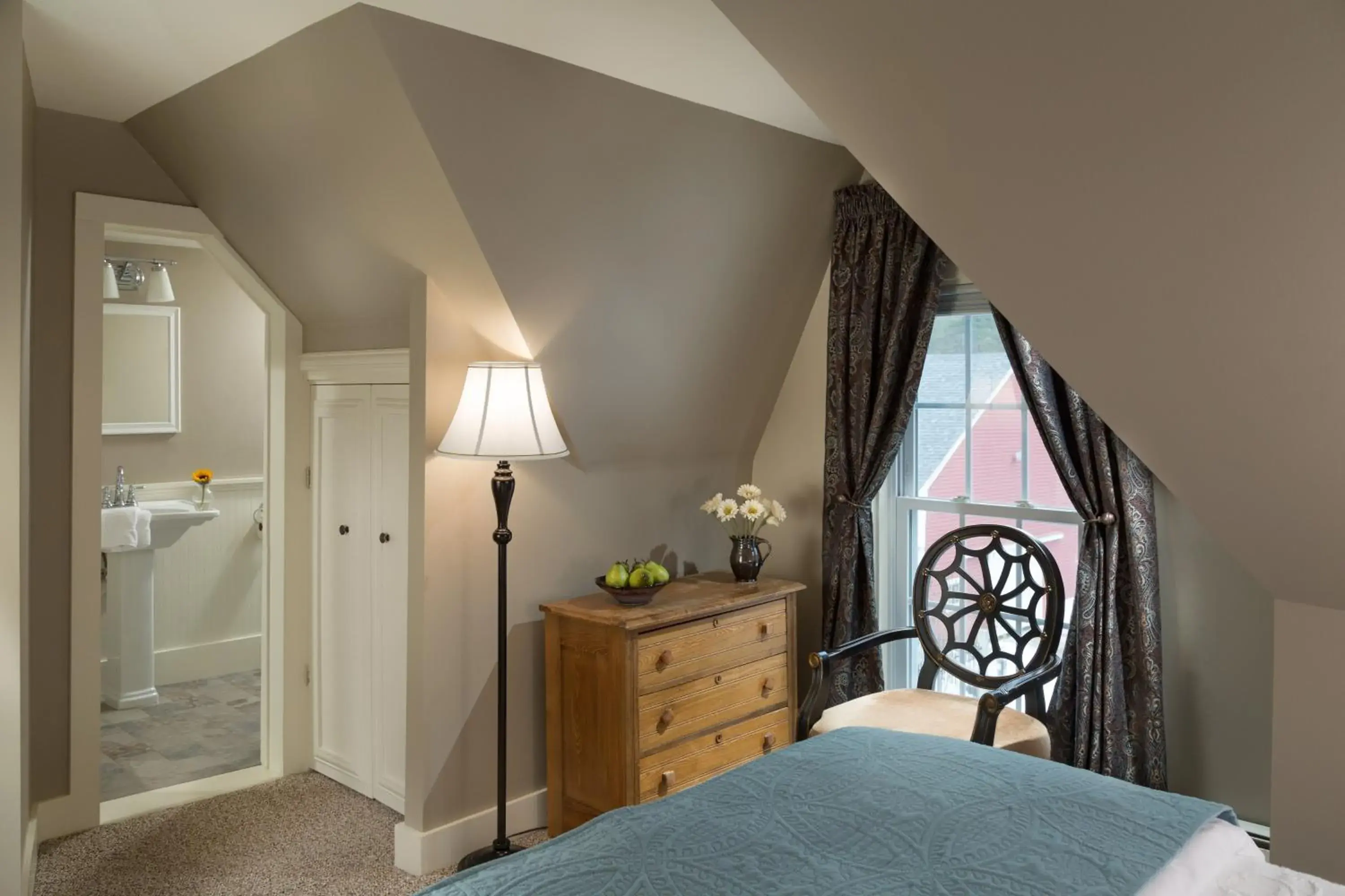 Standard Queen Room in Inn at Pleasant Lake Standard Queen Room in Inn at Pleasant Lake