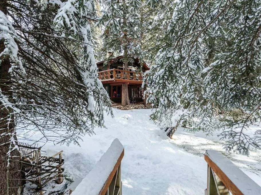 Winter in Treehouse On The Stream Sundance, Utah