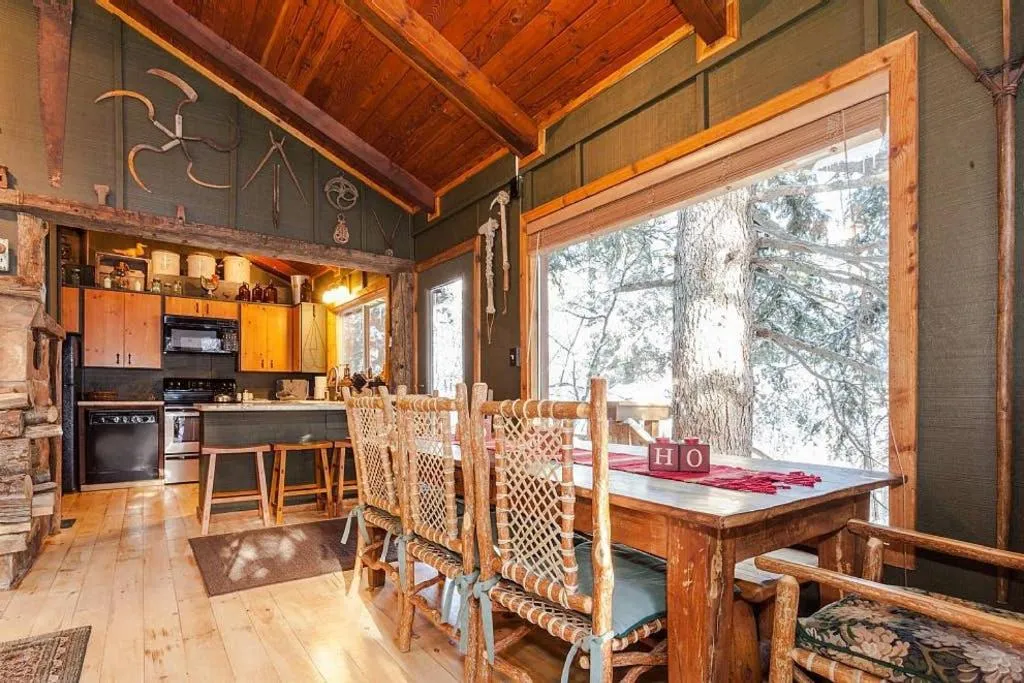 Dining area in Treehouse On The Stream Sundance, Utah