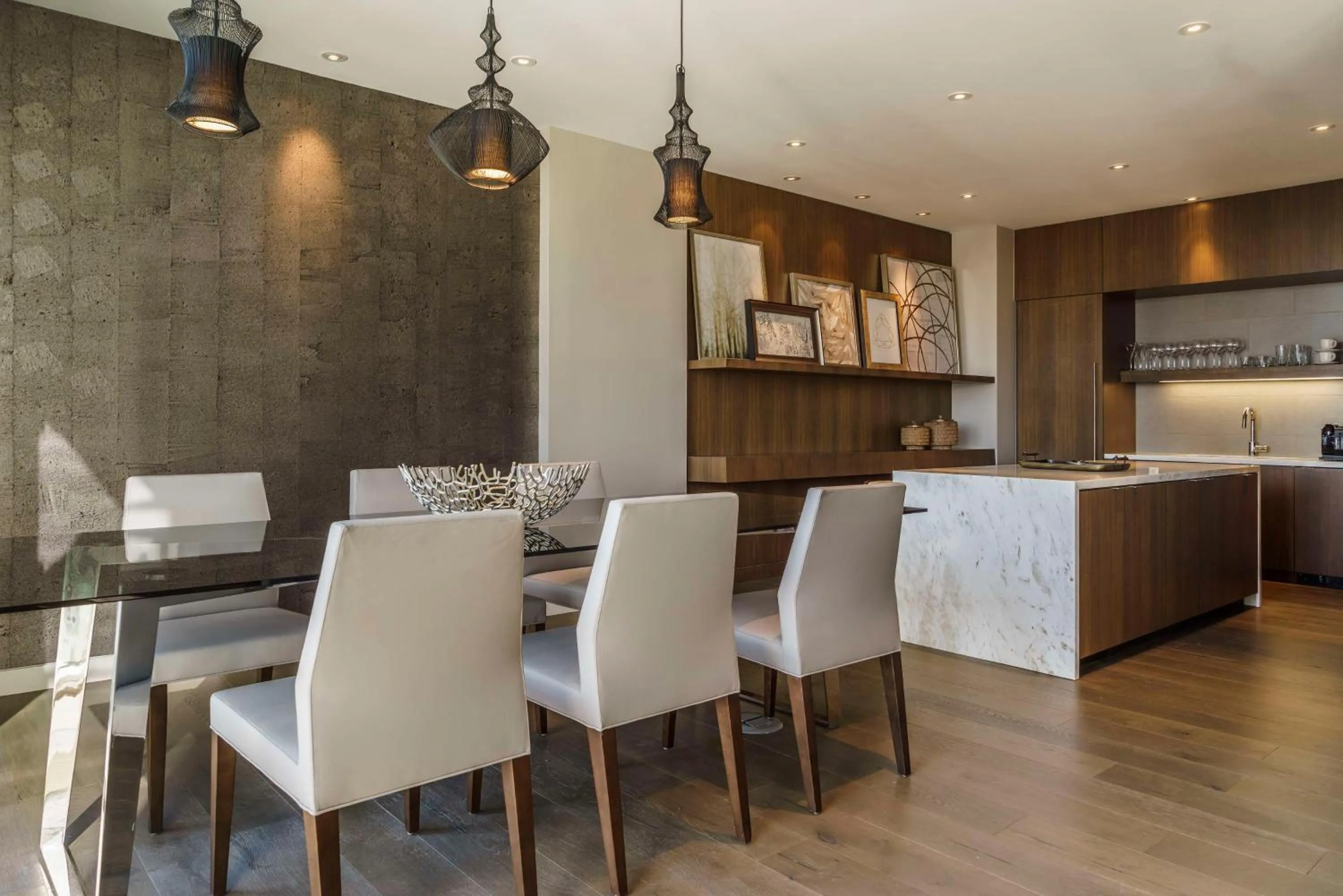 Photo of the whole room in Hyatt Regency Houston Galleria