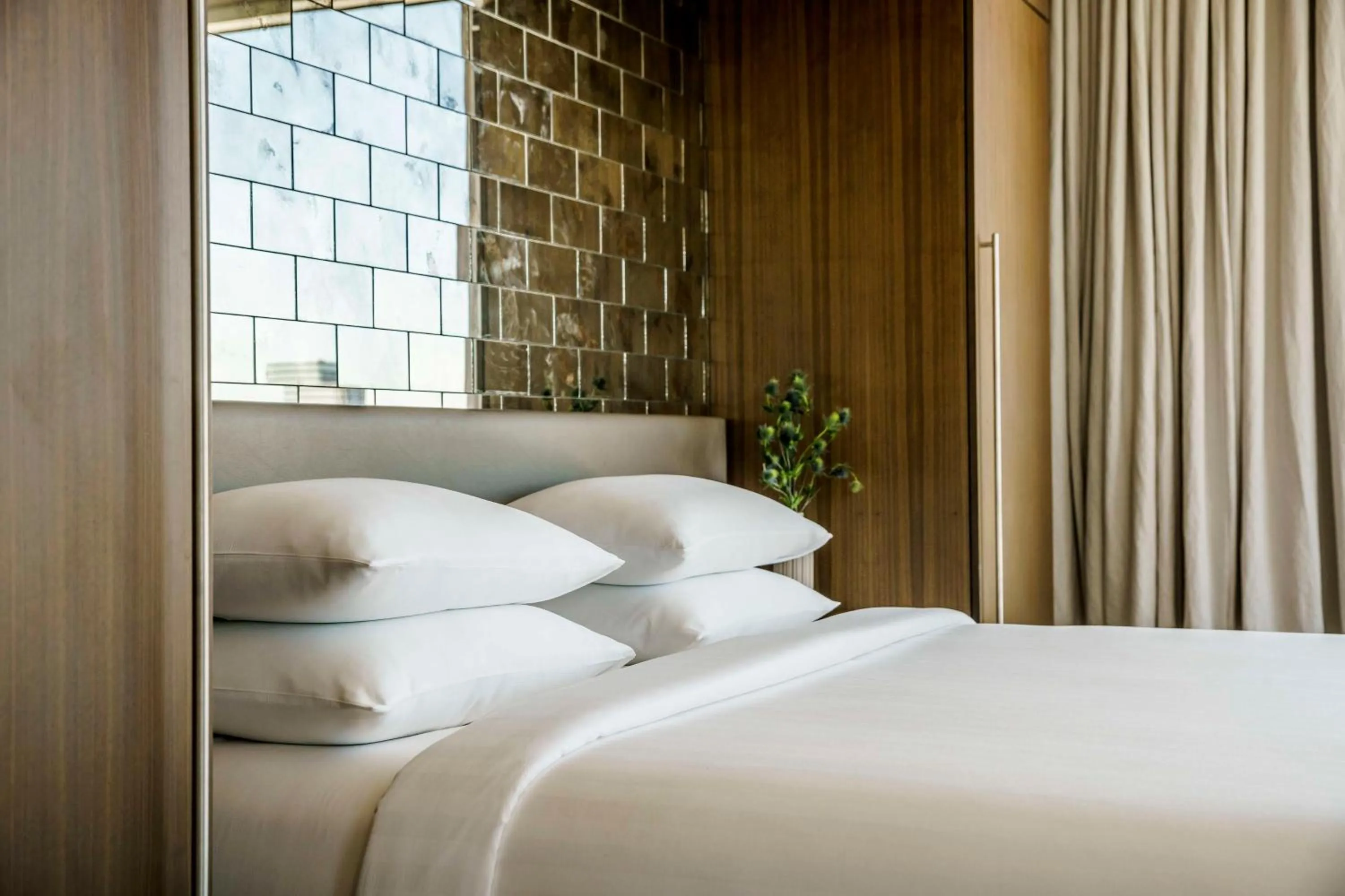 Photo of the whole room, Bed in Hyatt Regency Houston Galleria