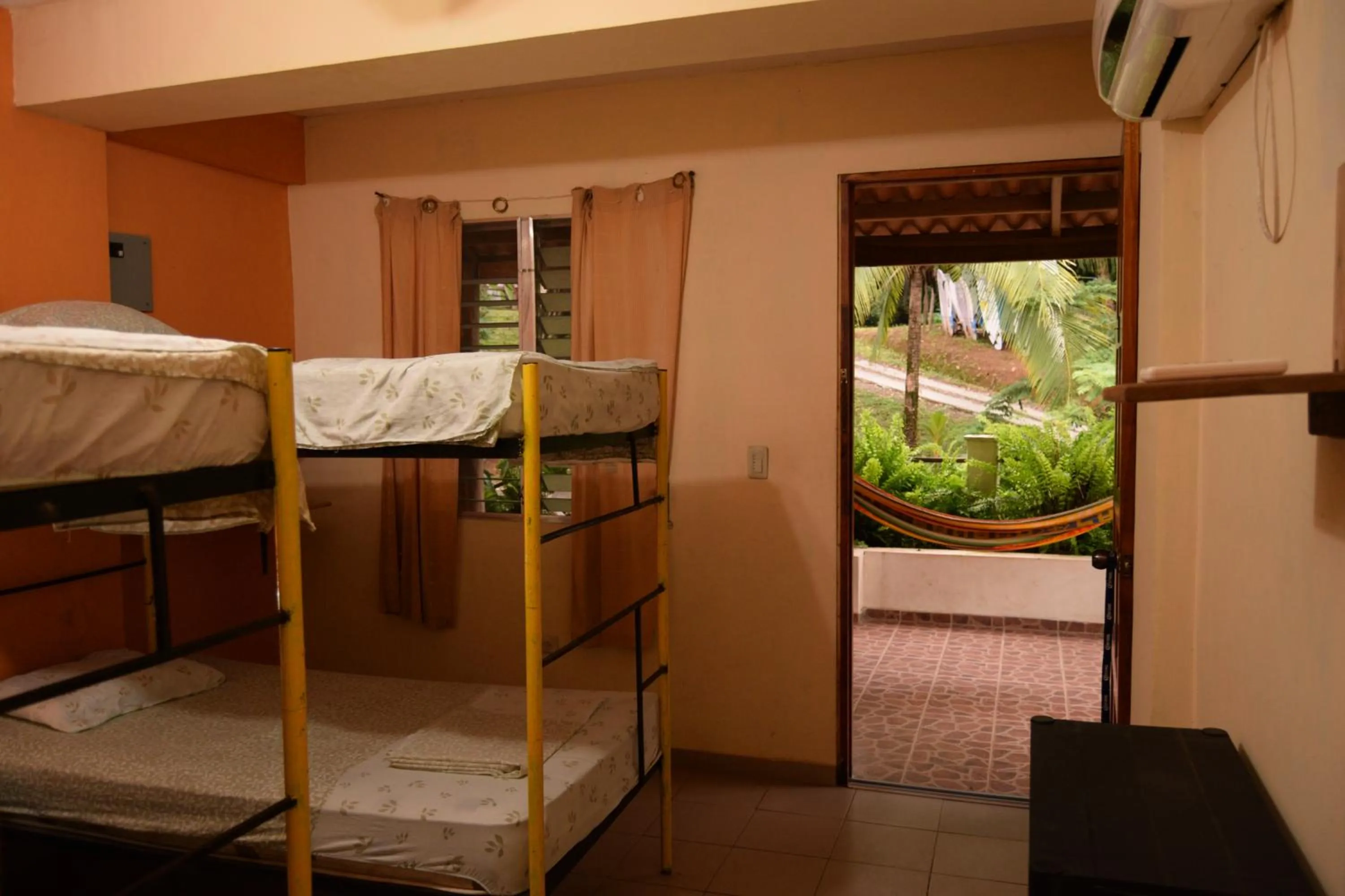bunk bed, Bed in Hotel y Restaurante Mama Ines