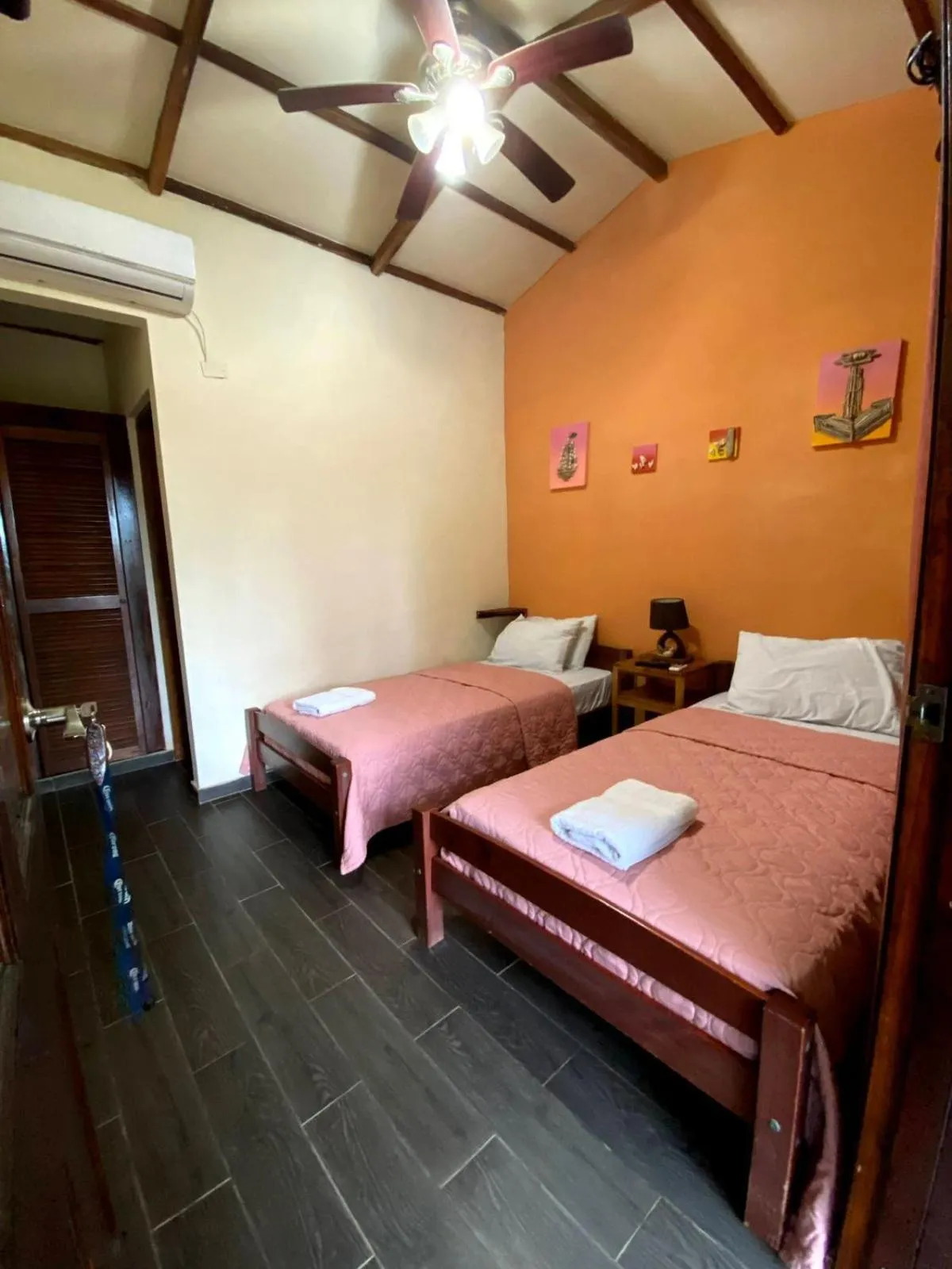 Photo of the whole room, Bed in Hotel y Restaurante Mama Ines