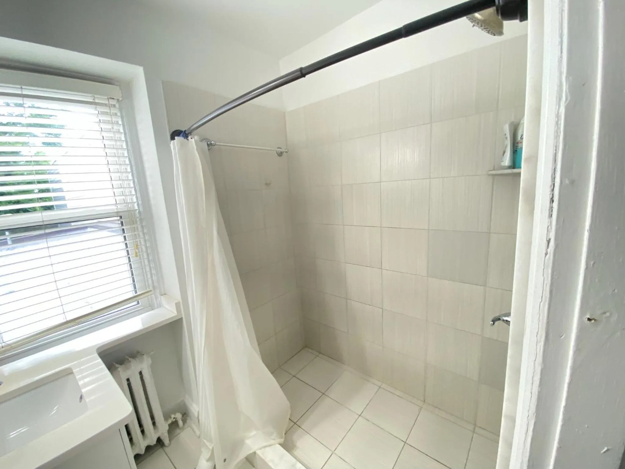 Shower in Good Night Sleep 1Bdrm 2 Queen Beds