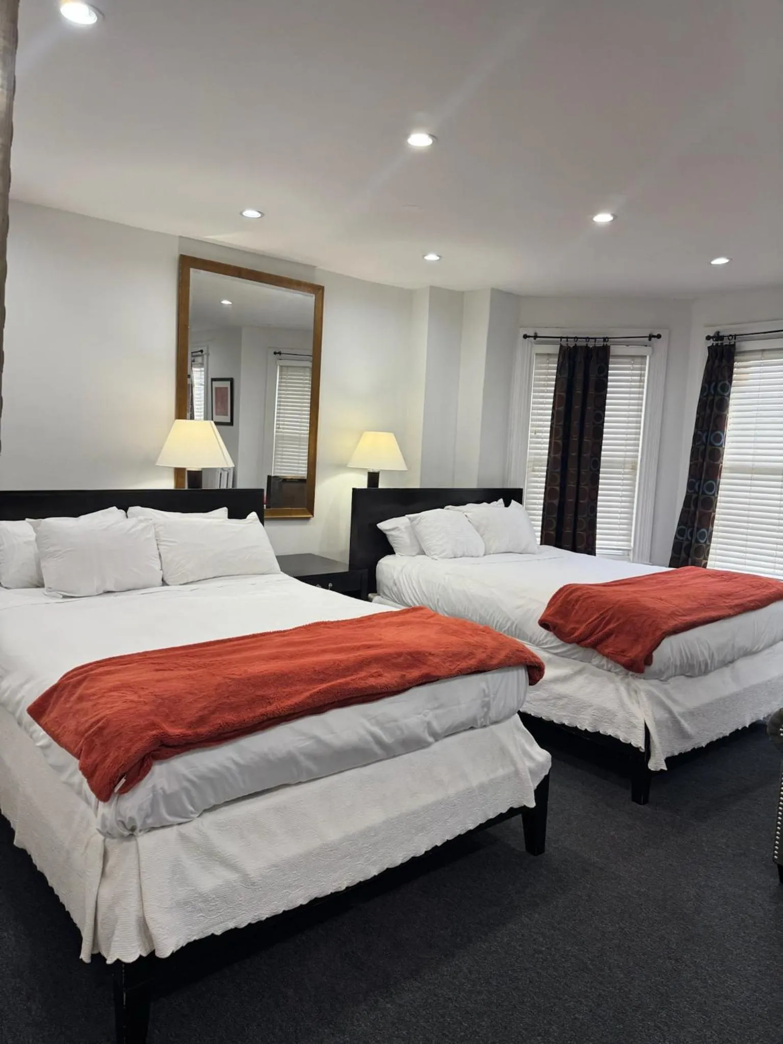 Bed in Gorgeous Refurbished 1Bdrm and 1Den Home