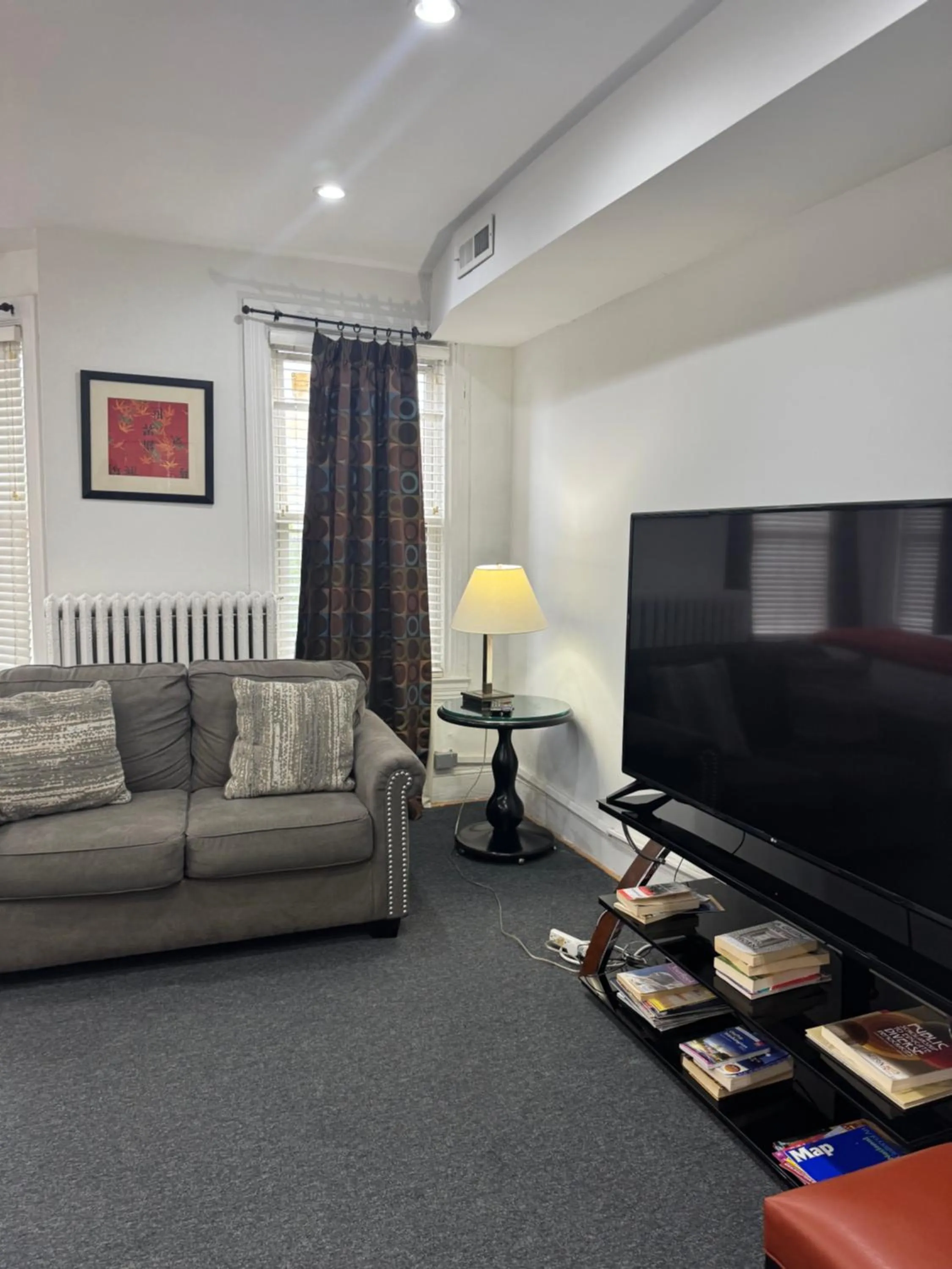 TV and multimedia in Gorgeous Refurbished 1Bdrm and 1Den Home