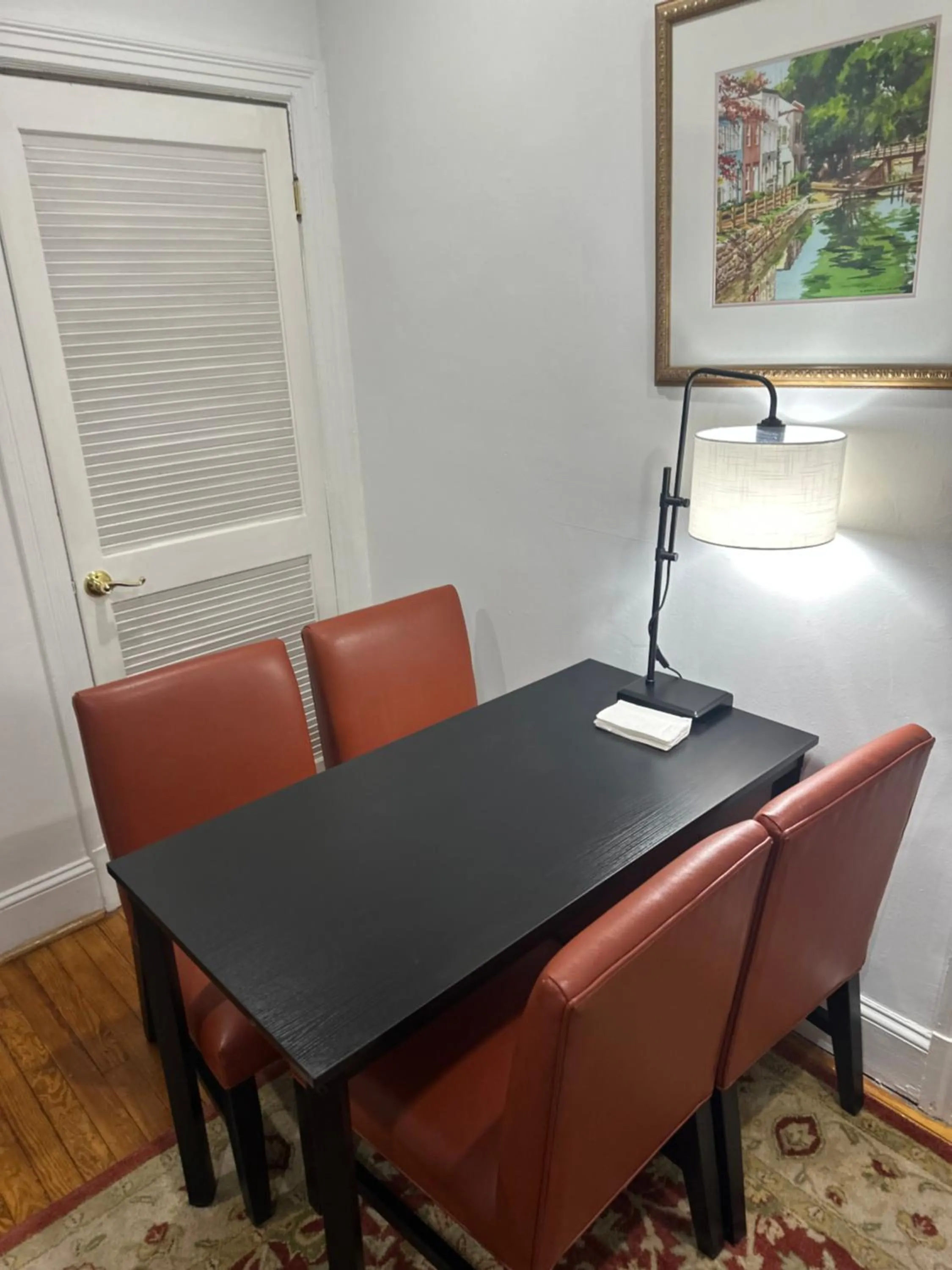 Dining area in Gorgeous Refurbished 1Bdrm and 1Den Home