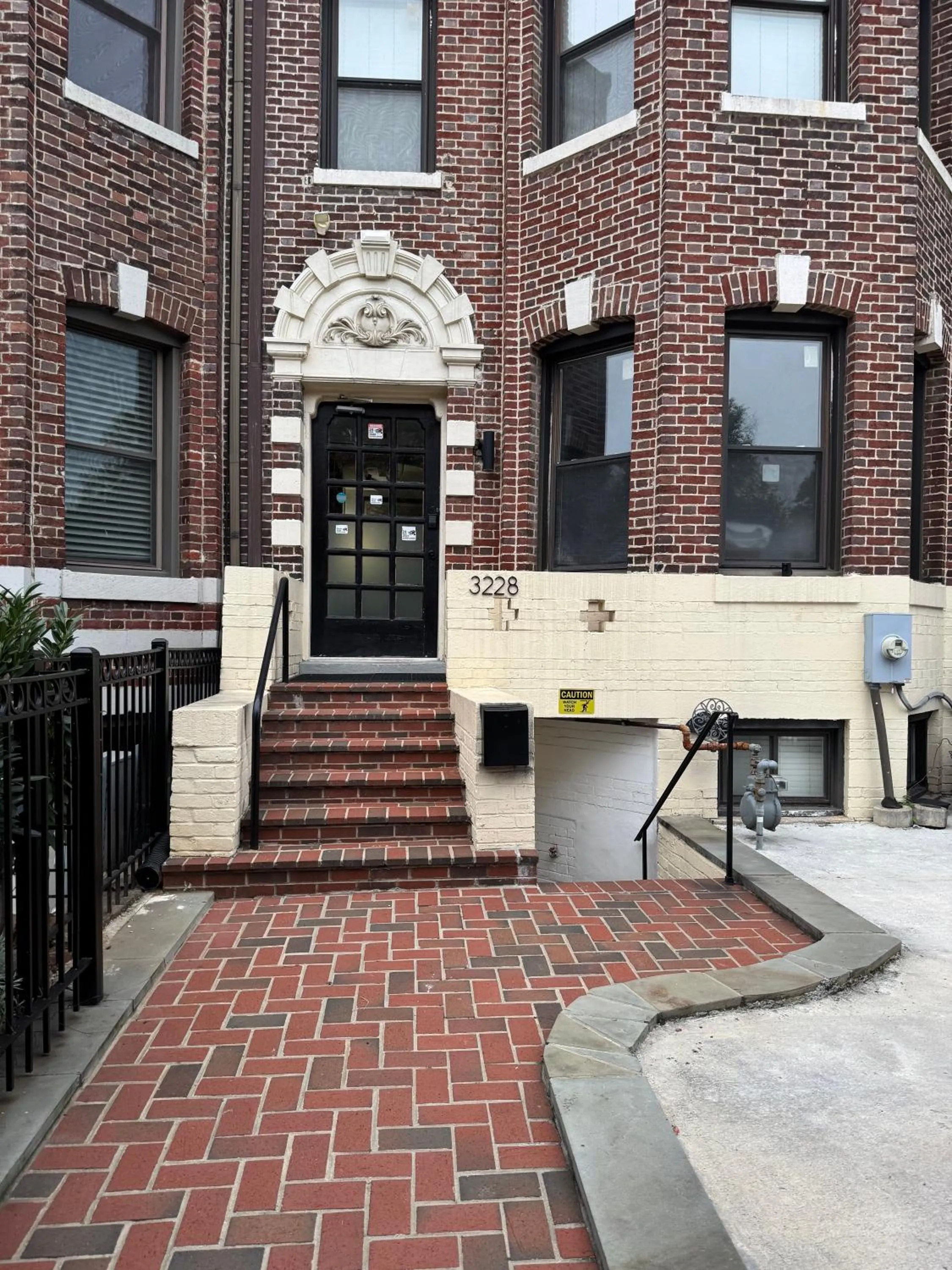 Property building in Gorgeous Refurbished 1Bdrm and 1Den Home