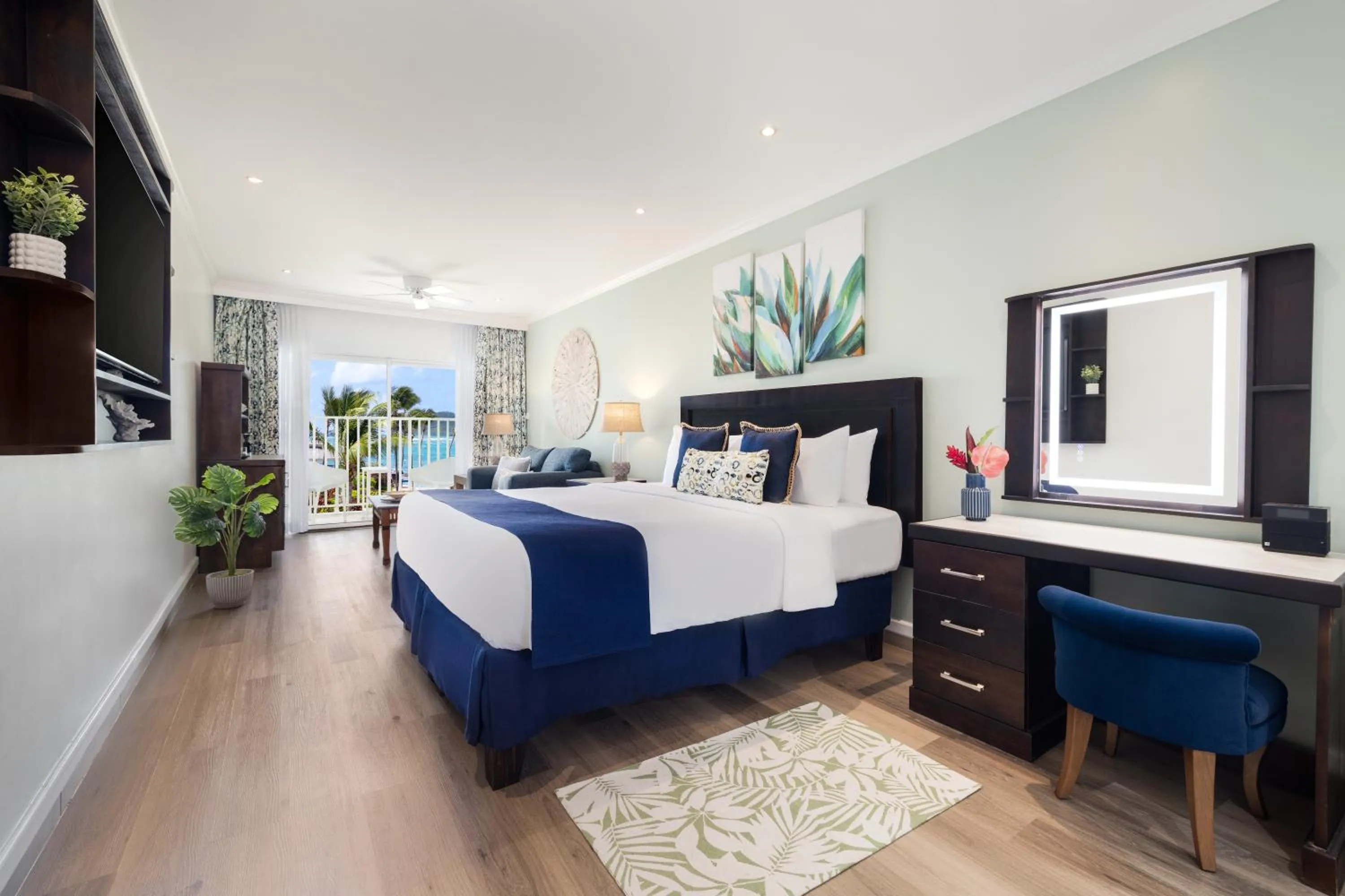 Bedroom, Bed in Coconut Bay Beach Resort & Spa All Inclusive