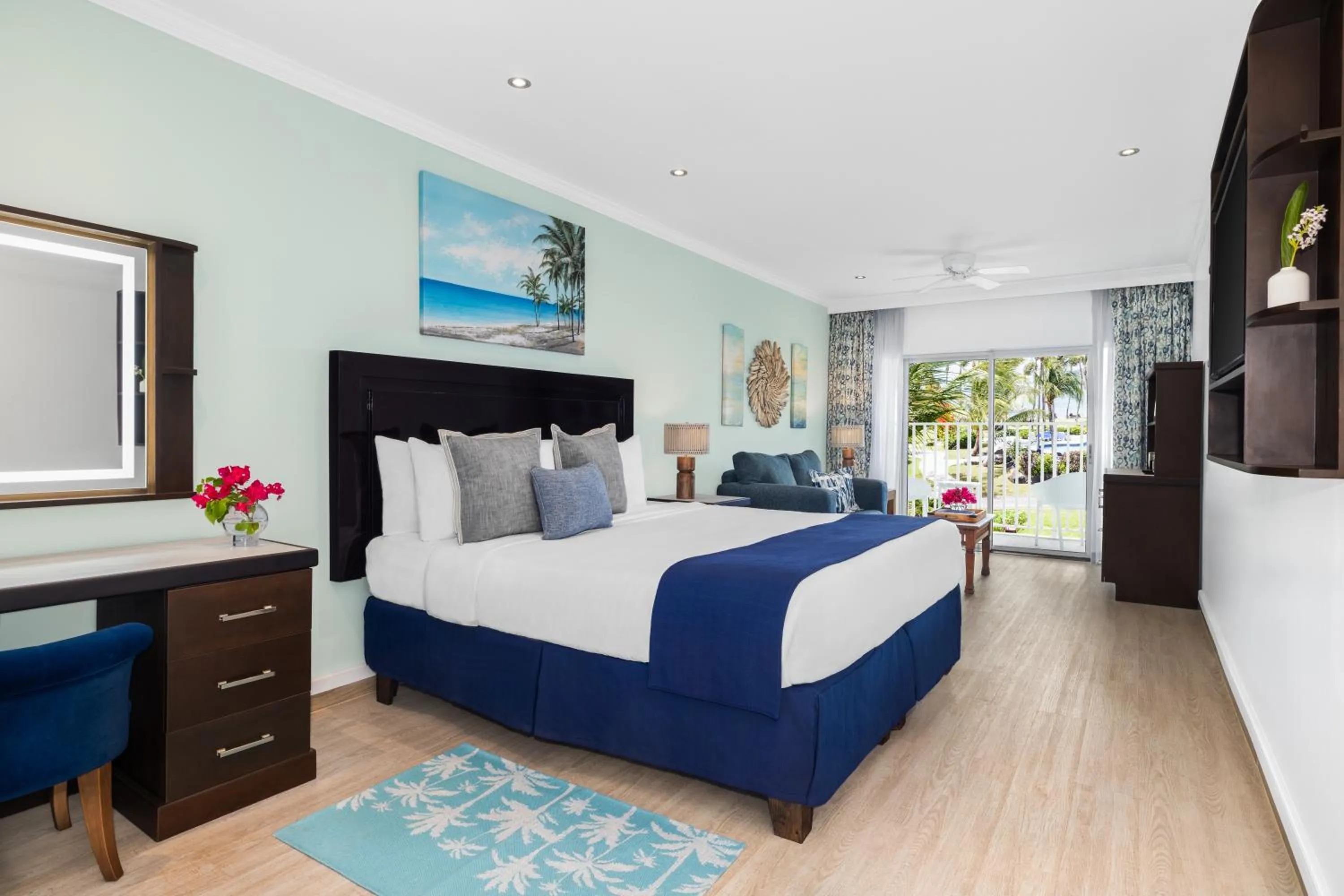 Bedroom, Bed in Coconut Bay Beach Resort & Spa All Inclusive