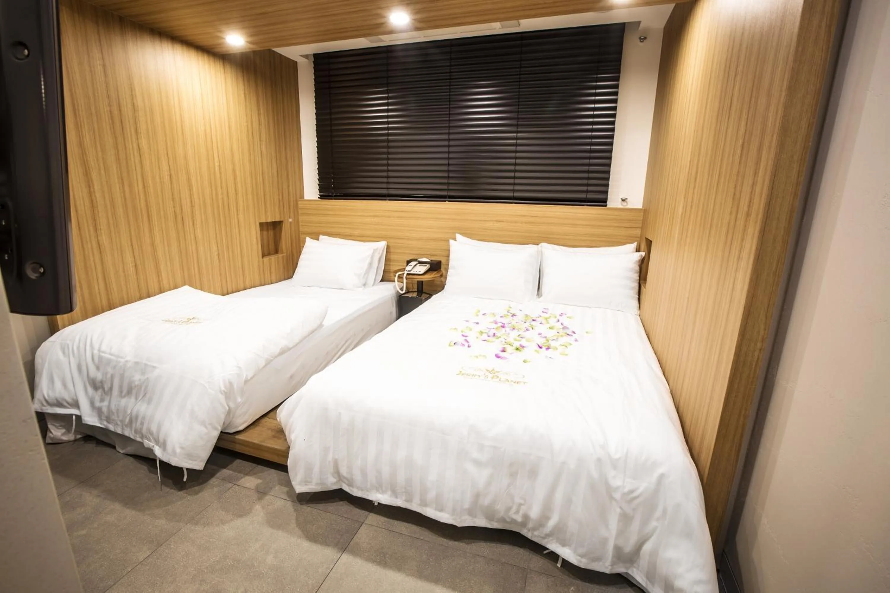 Bed in Jerry's Planet