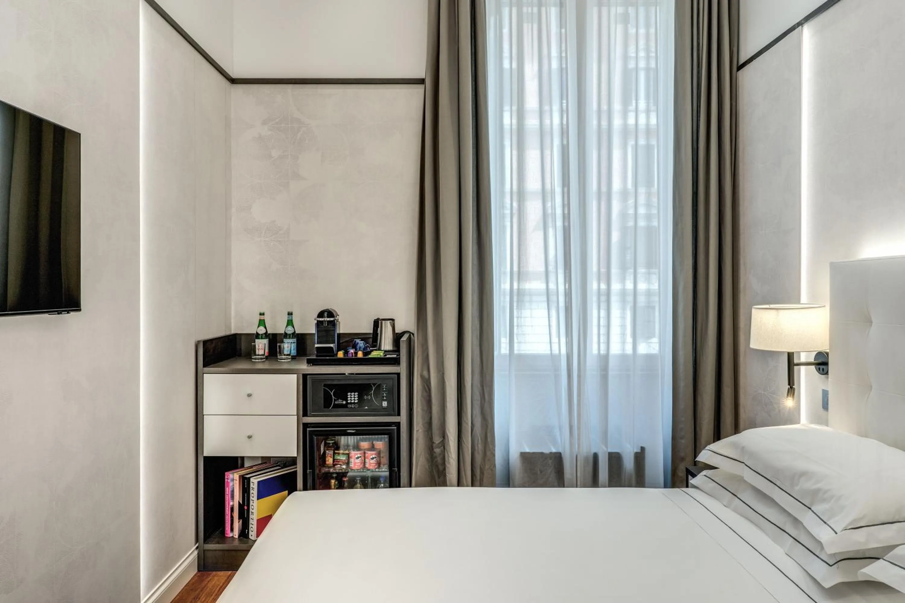 TV and multimedia, Bed in The Spotlight Boutique Hotel