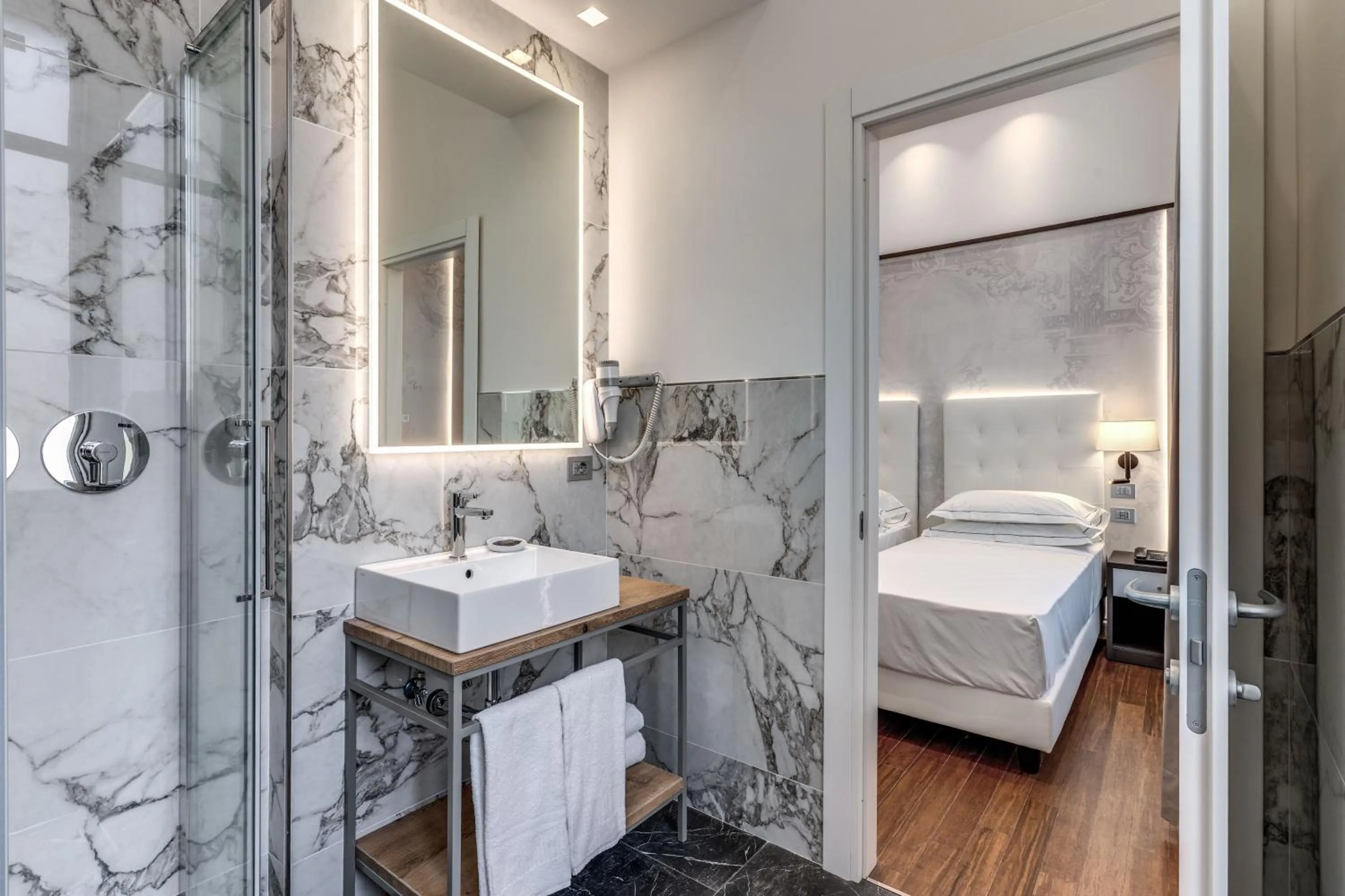 Shower, Bed in The Spotlight Boutique Hotel