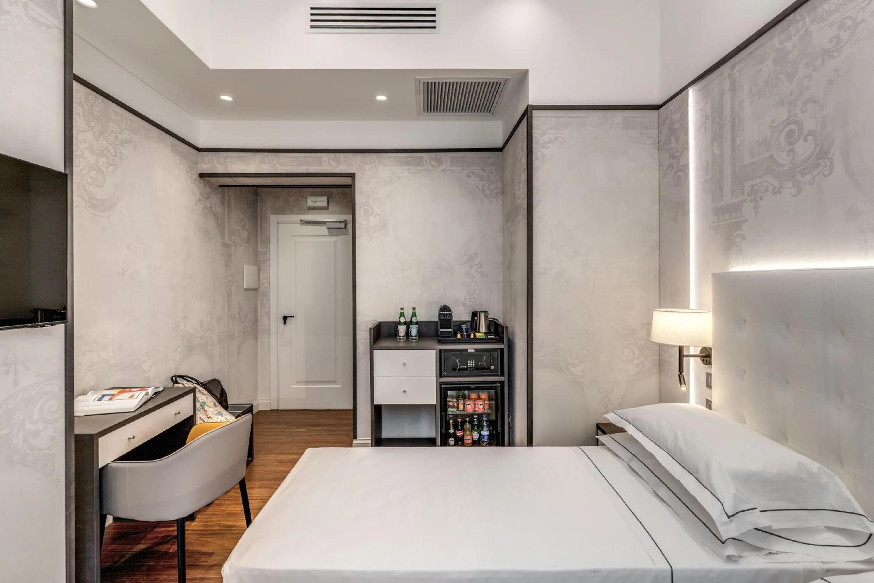 Photo of the whole room, Bed in The Spotlight Boutique Hotel