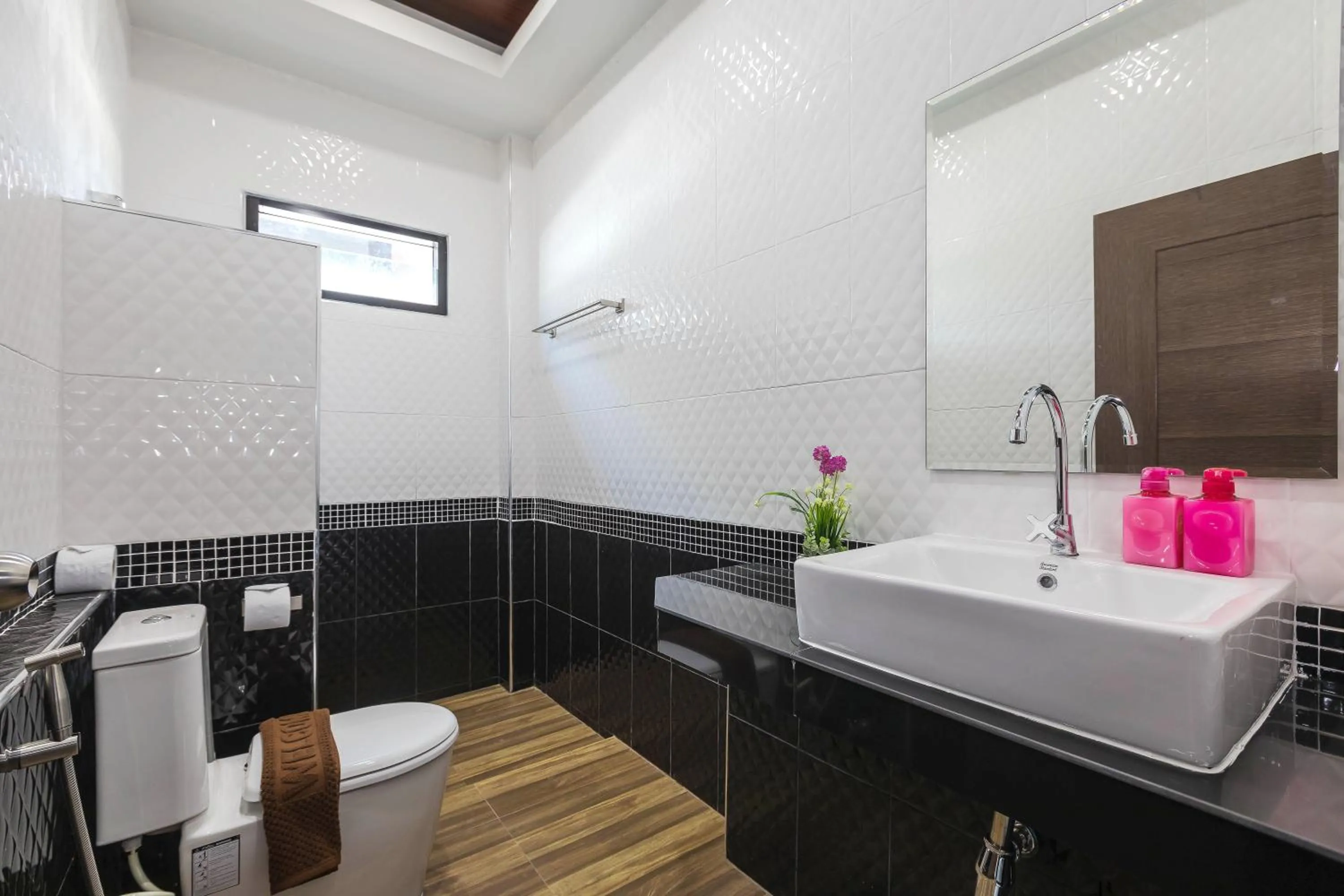 Toilet in Aonang Oscar Pool Villas - Free Shuttle to Aonang Beach -shared pool - private pool