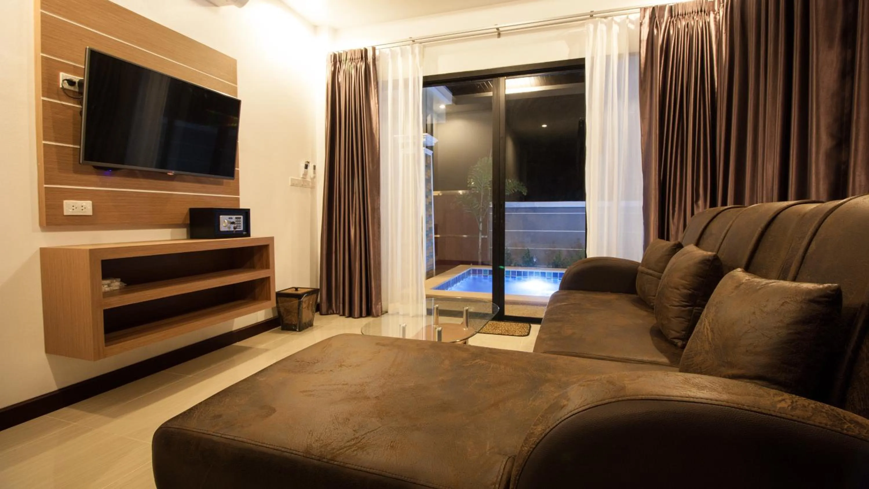 TV and multimedia in Aonang Oscar Pool Villas - Free Shuttle to Aonang Beach -shared pool - private pool