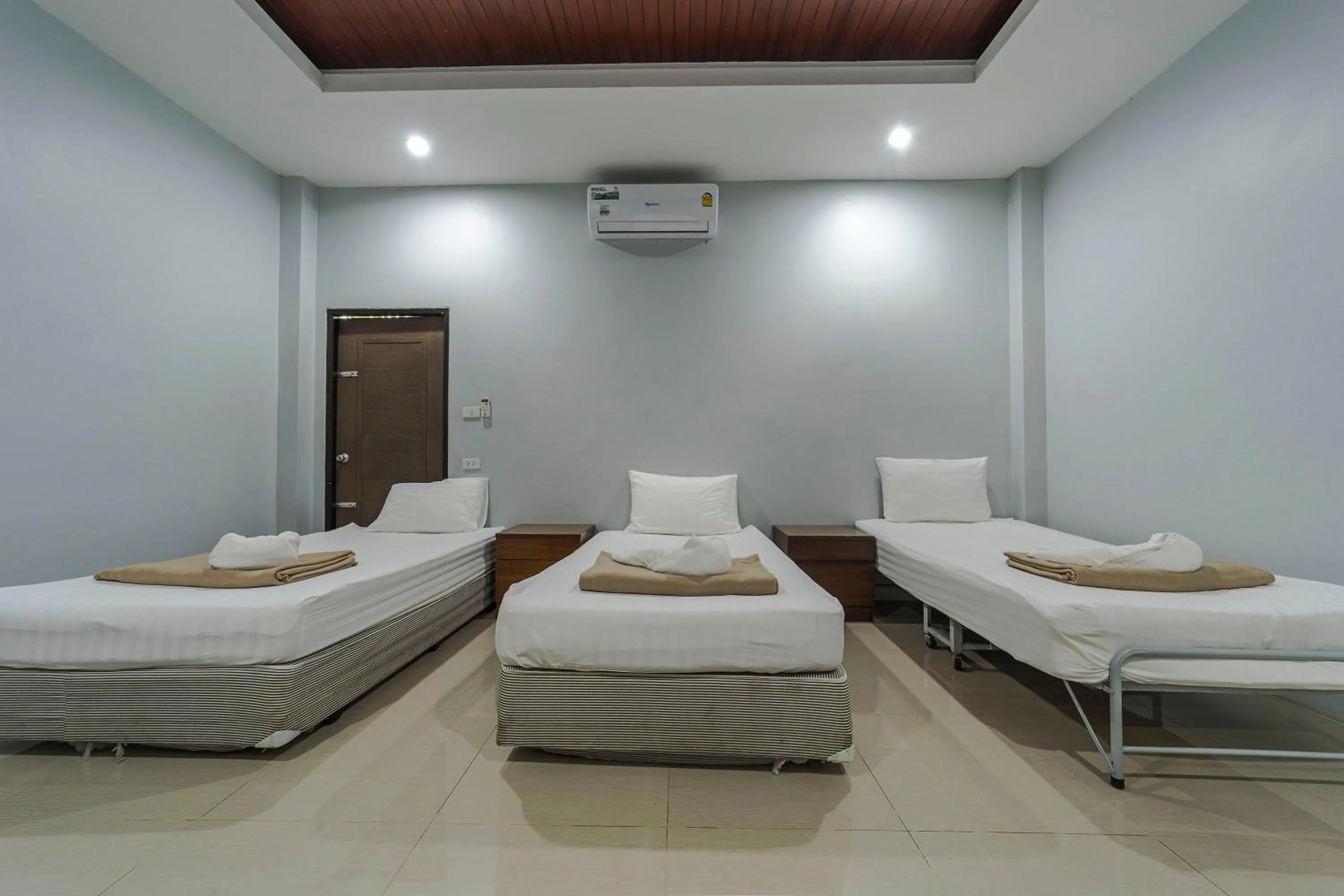 Bed in Aonang Oscar Pool Villas - Free Shuttle to Aonang Beach -shared pool - private pool