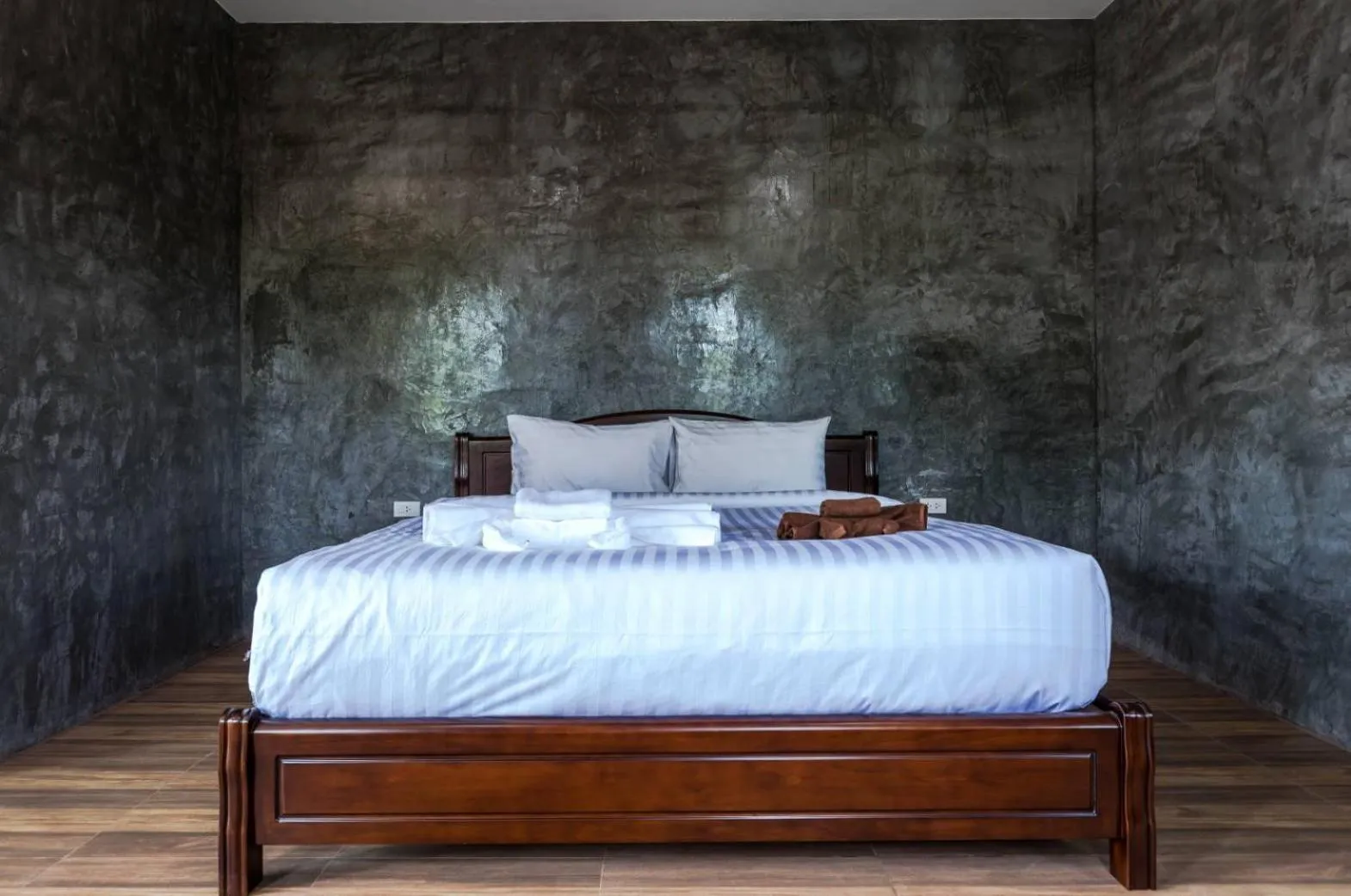 Bed in Aonang Oscar Pool Villas - Free Shuttle to Aonang Beach -shared pool - private pool