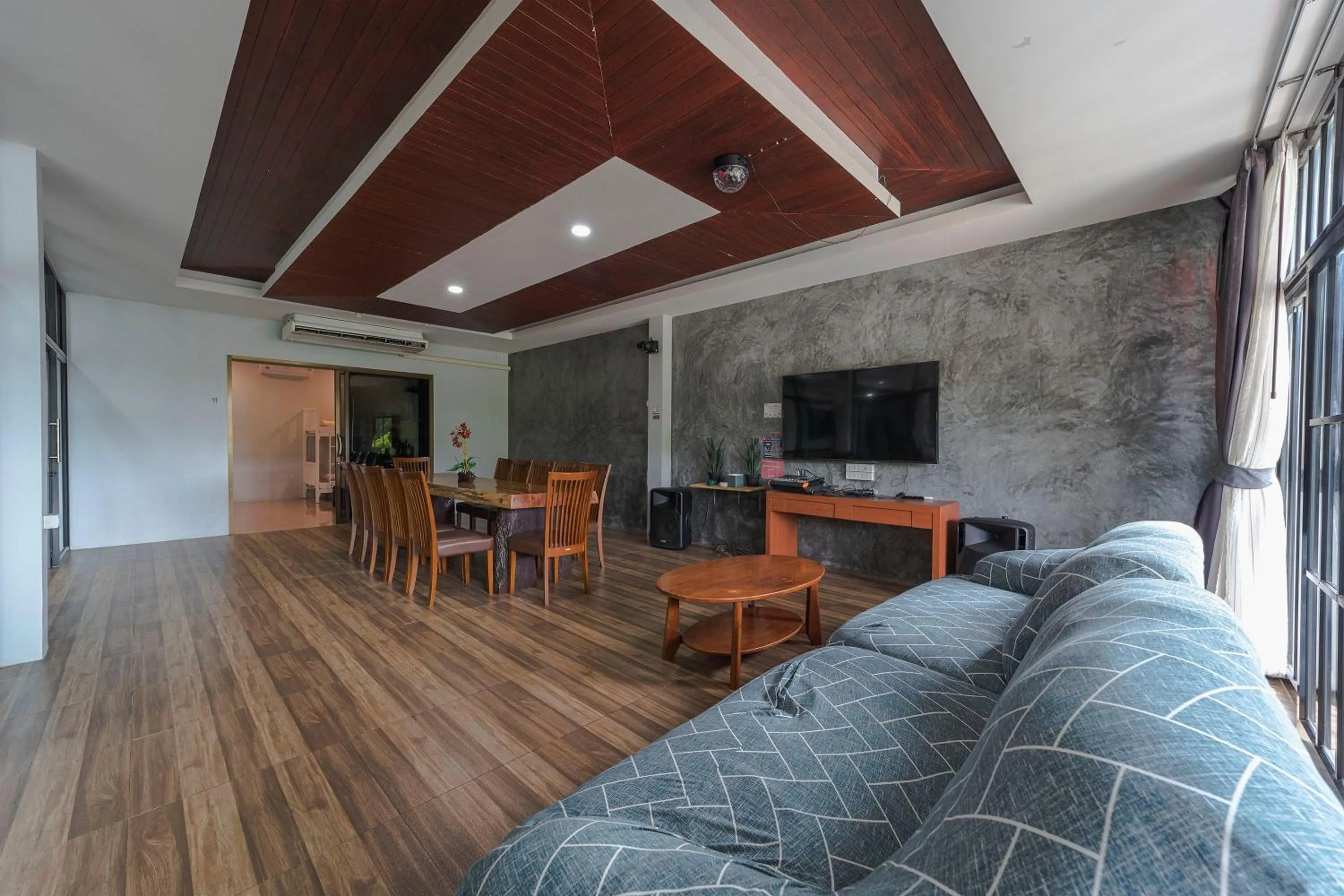 Communal lounge/ TV room in Aonang Oscar Pool Villas - Free Shuttle to Aonang Beach -shared pool - private pool