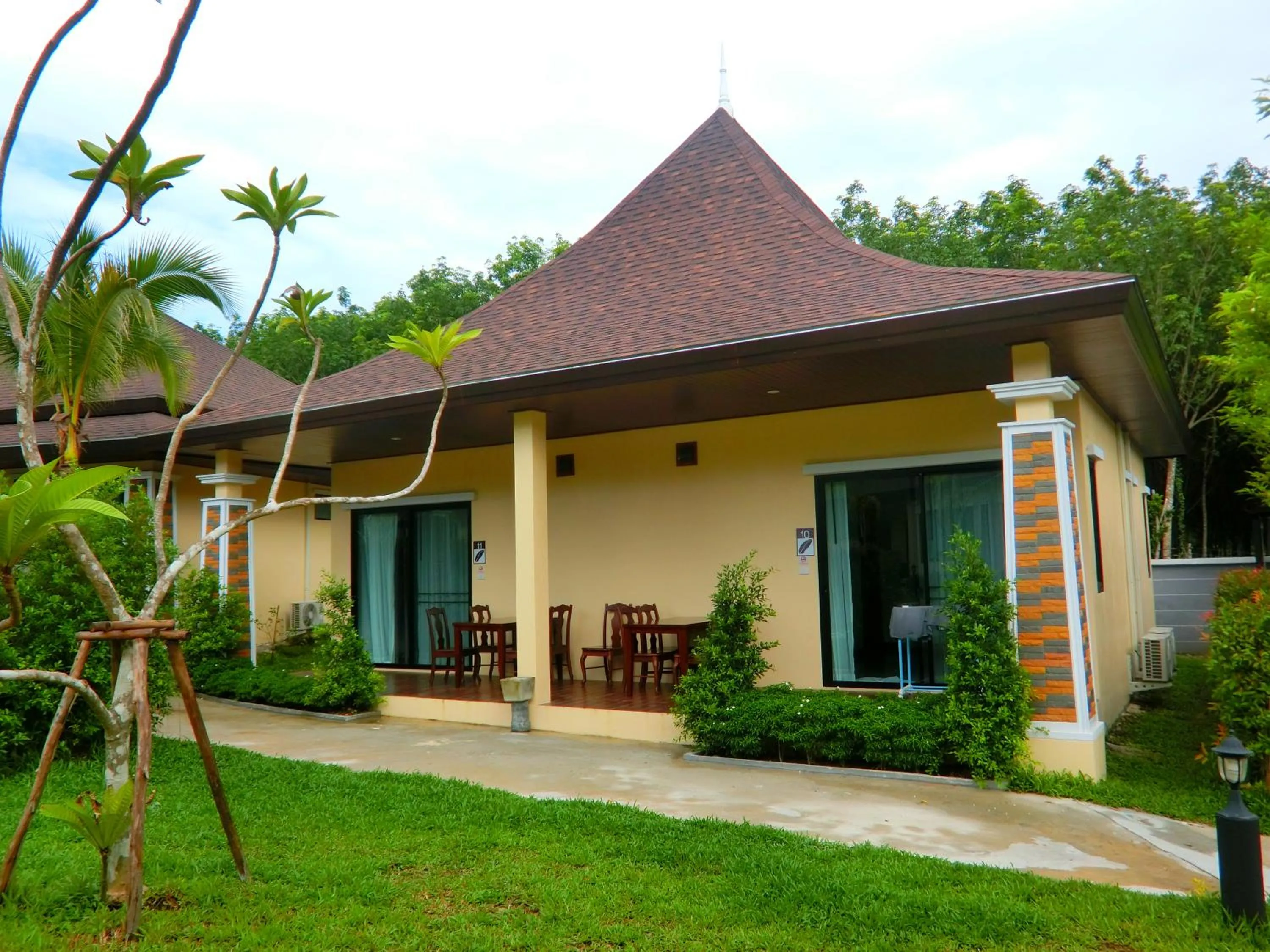 Garden in Aonang Oscar Pool Villas - Free Shuttle to Aonang Beach -shared pool - private pool