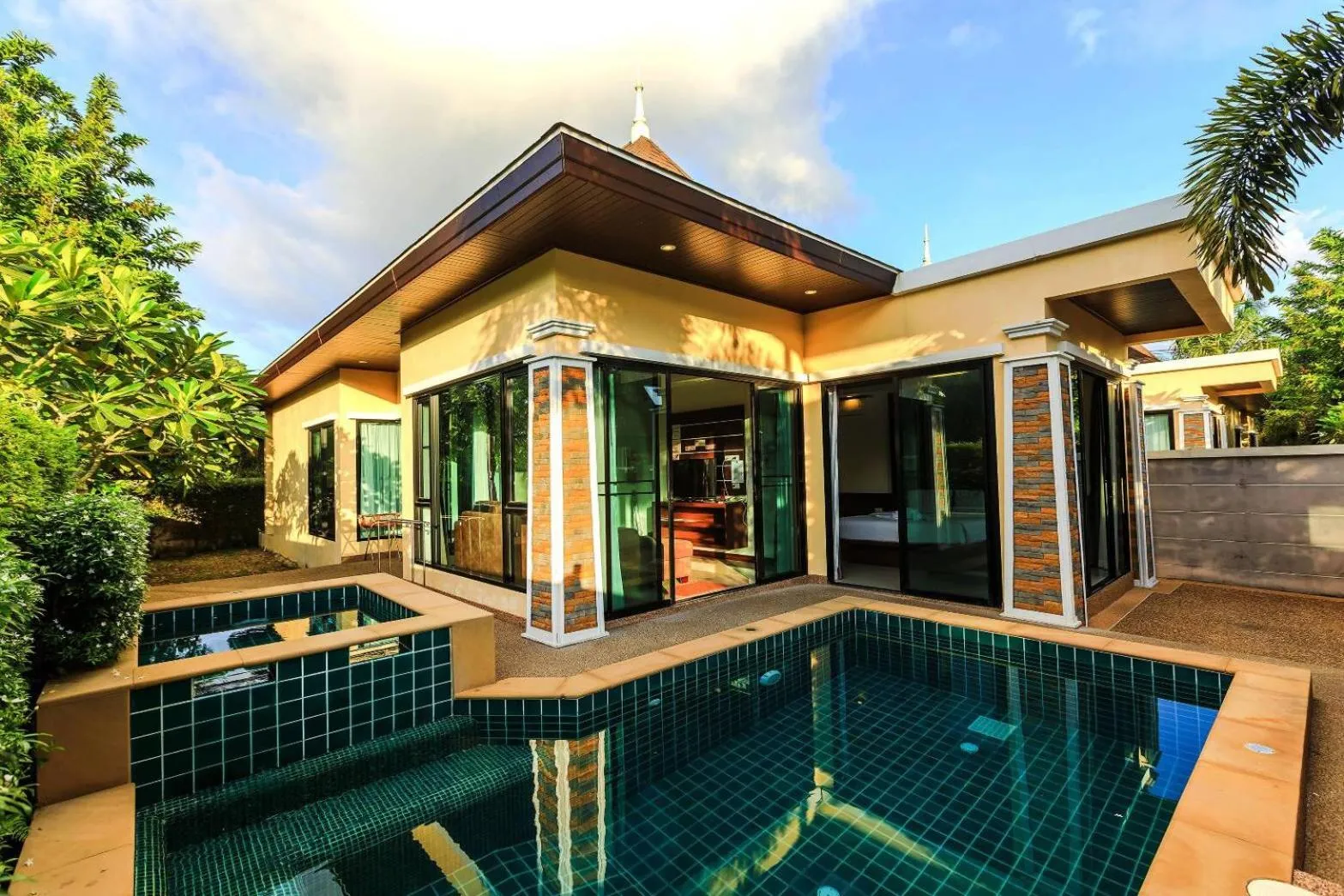 Property building in Aonang Oscar Pool Villas - Free Shuttle to Aonang Beach -shared pool - private pool