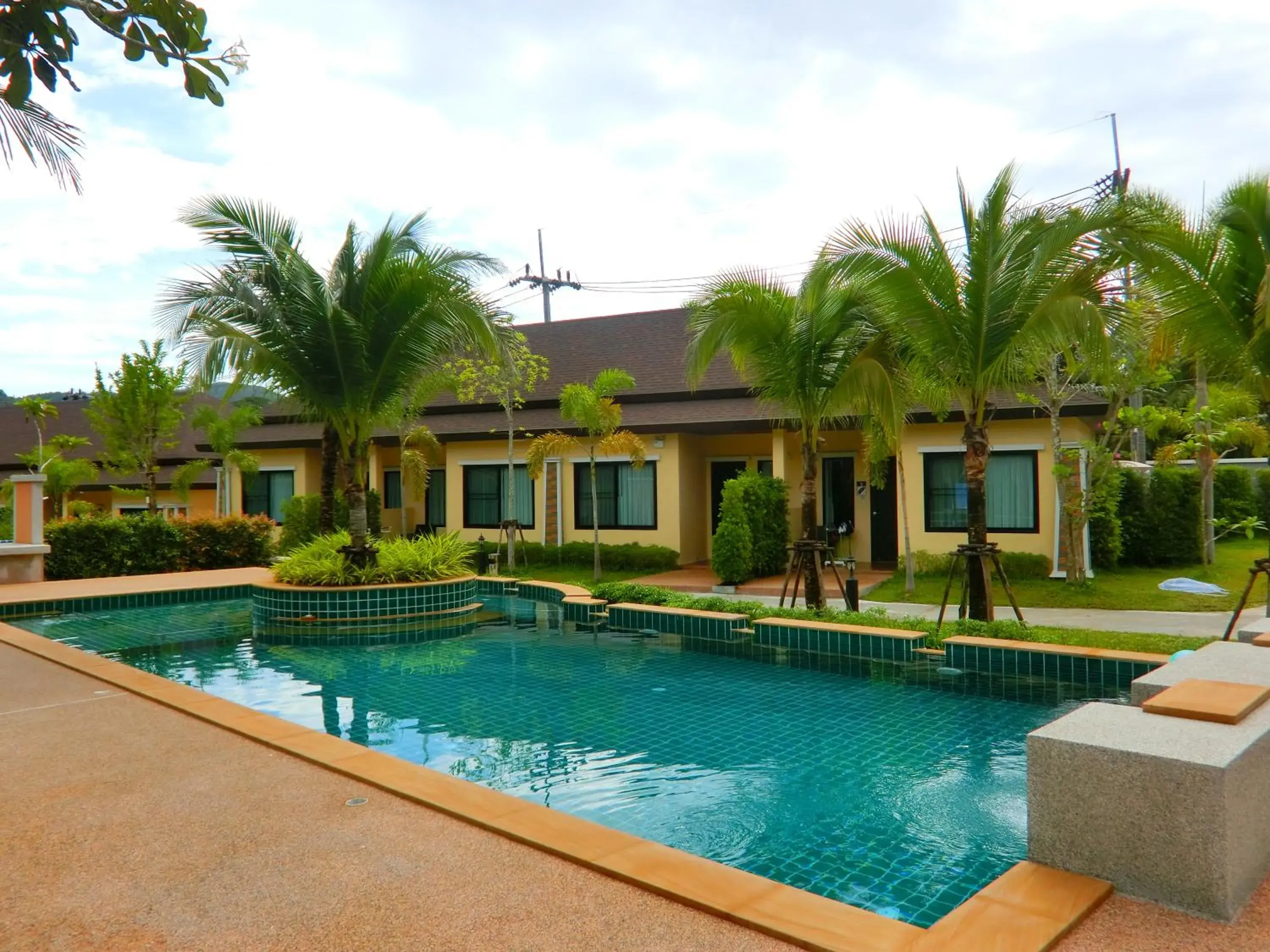 Garden view in Aonang Oscar Pool Villas - Free Shuttle to Aonang Beach -shared pool - private pool Garden view in Aonang Oscar Pool Villas - Free Shuttle to Aonang Beach -shared pool - private pool