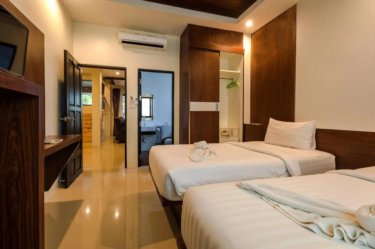 Bed in Aonang Oscar Pool Villas - Free Shuttle to Aonang Beach -shared pool - private pool
