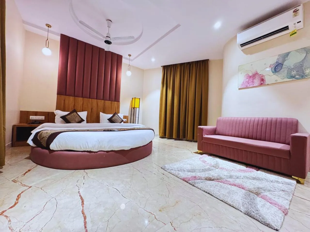 Bed in Hotel Alfa Suites