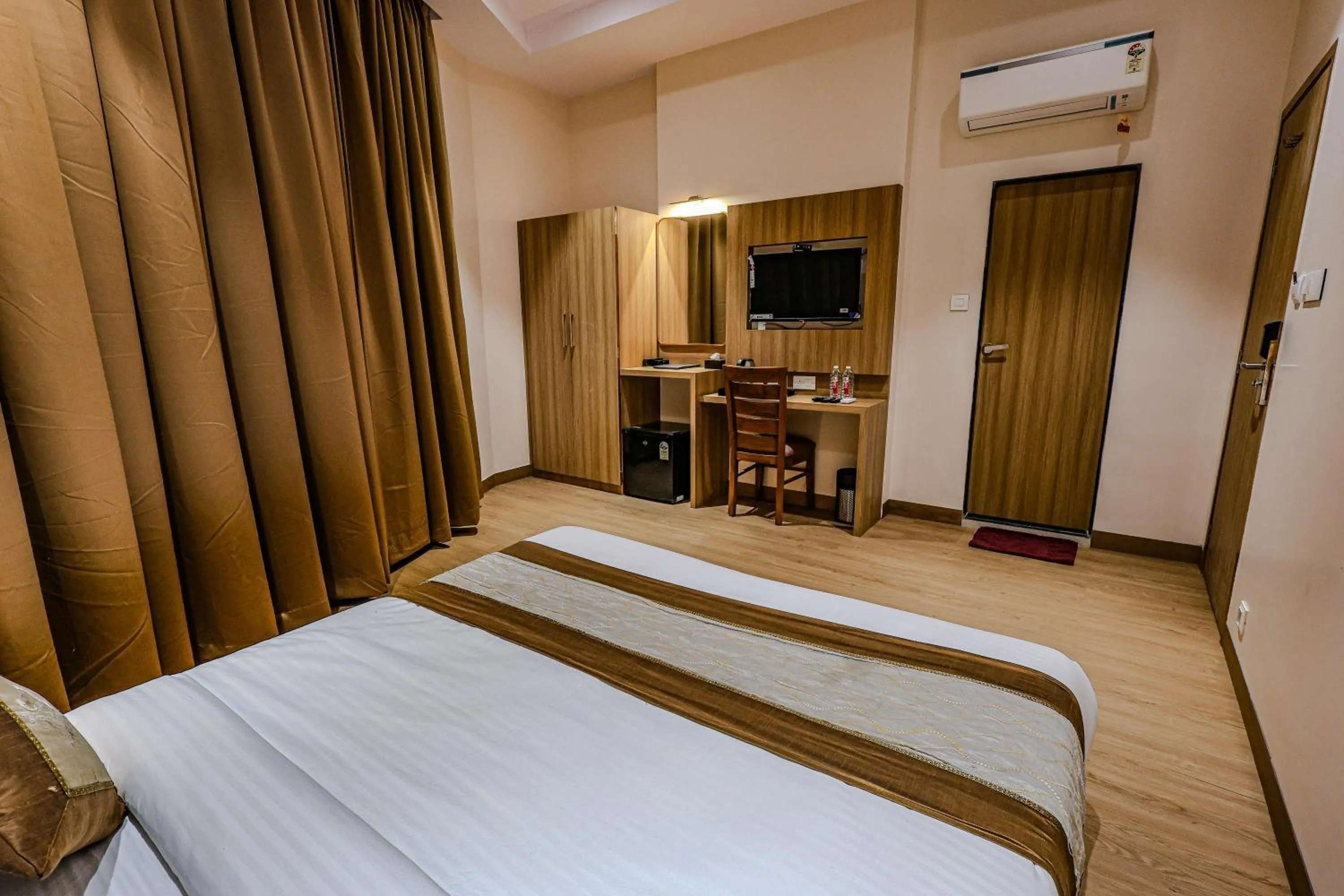 Bed in Hotel Alfa Suites