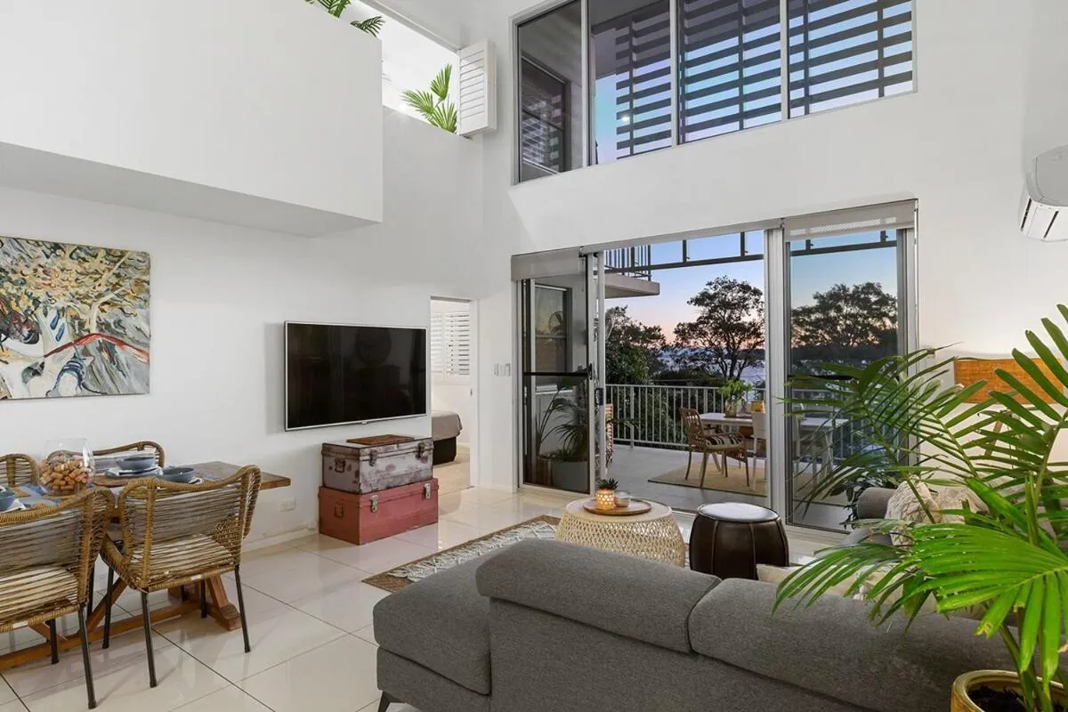 3 Bedroom Penthouse-Short Walk to Sandstone Point