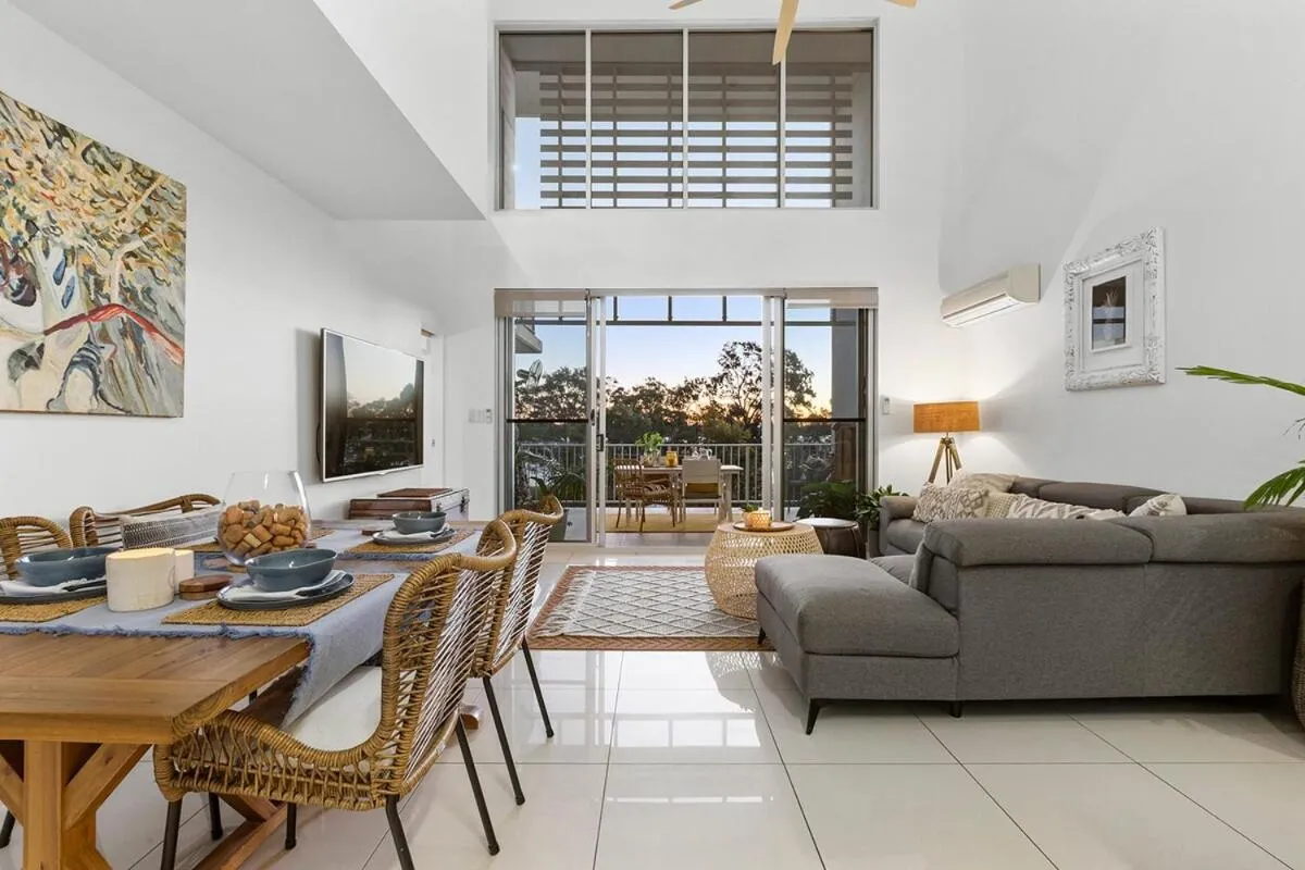 3 Bedroom Penthouse-Short Walk to Sandstone Point