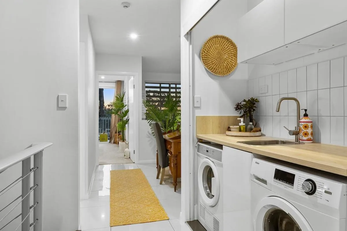 3 Bedroom Penthouse-Short Walk to Sandstone Point