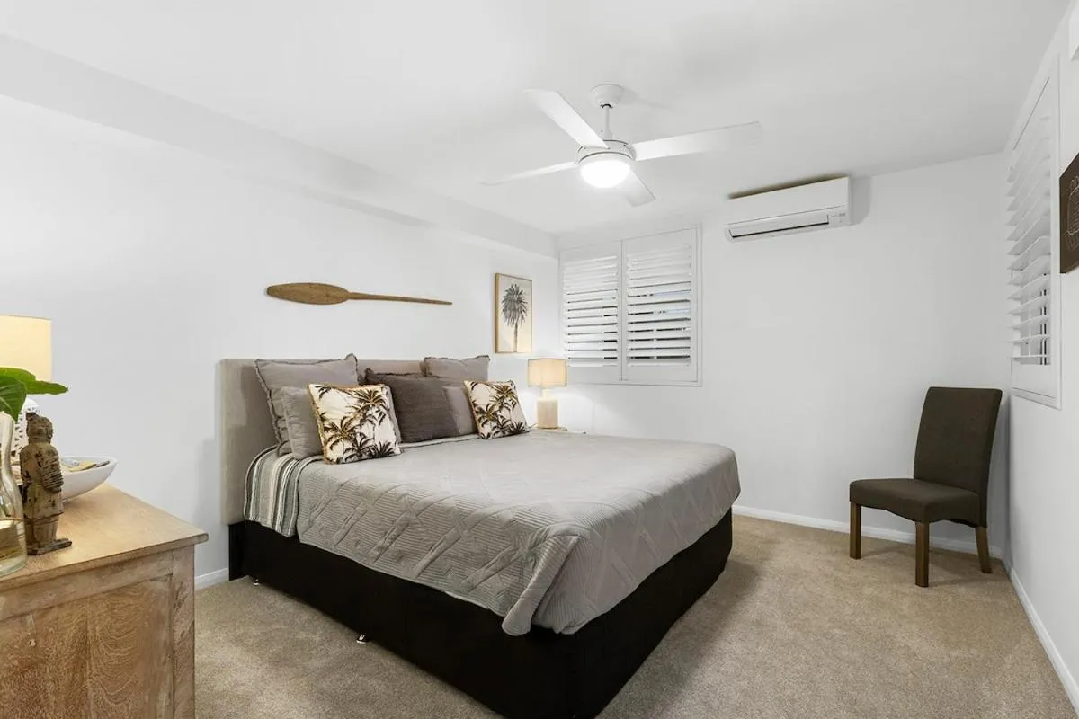 Bed in 3 Bedroom Penthouse-Short Walk to Sandstone Point
