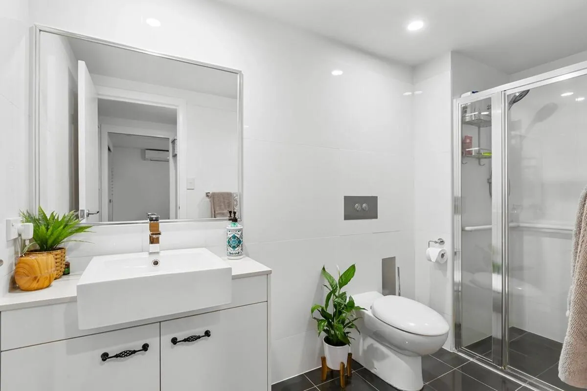 3 Bedroom Penthouse-Short Walk to Sandstone Point