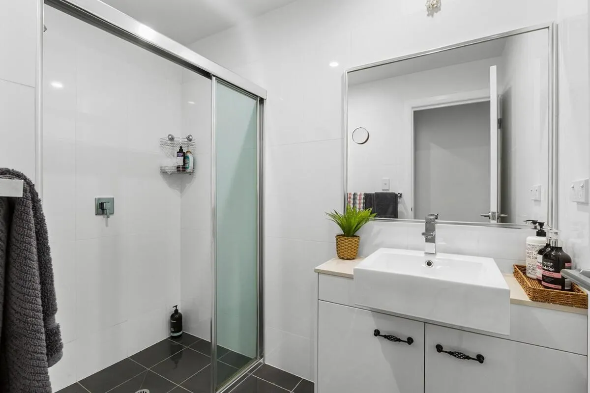 3 Bedroom Penthouse-Short Walk to Sandstone Point