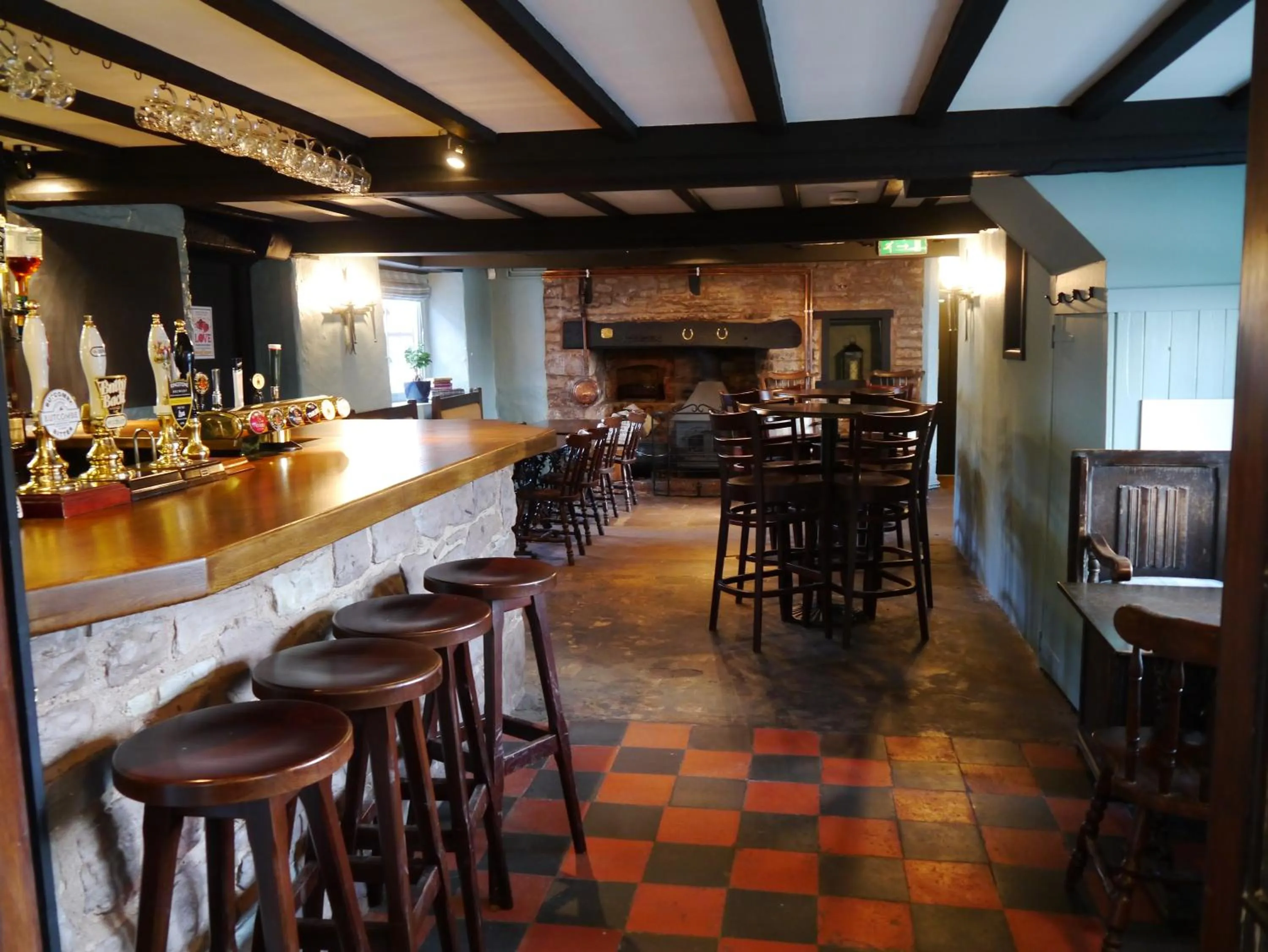 Lounge or bar in Garway Moon Inn