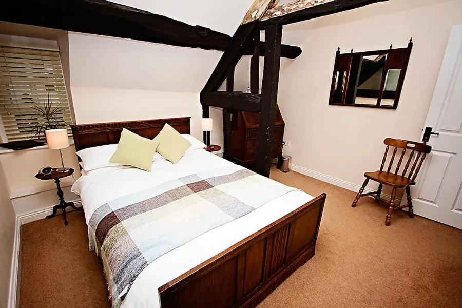 Bedroom, Bed in Garway Moon Inn