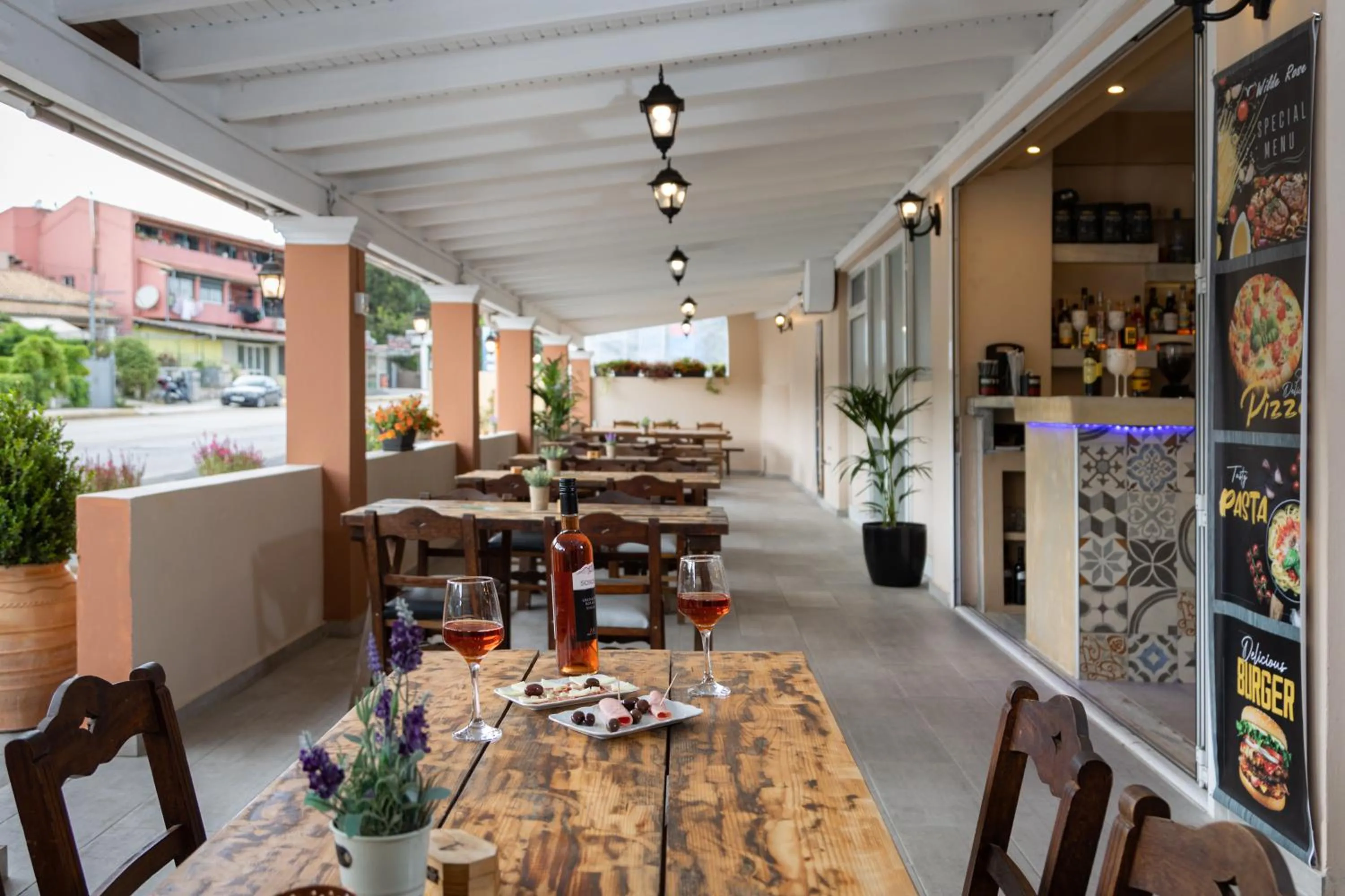 Restaurant/places to eat in Wilde Rose Hotel