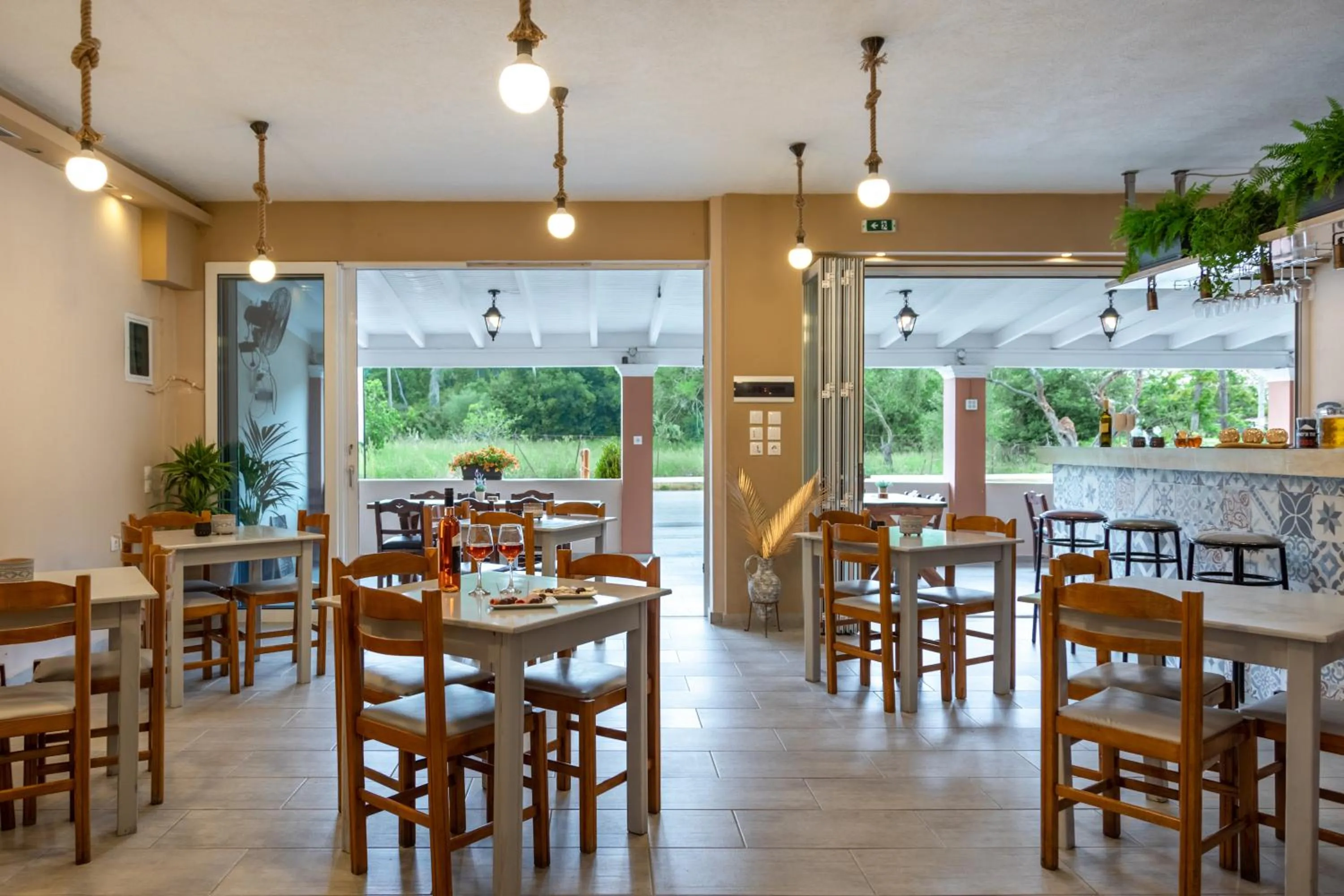 Restaurant/places to eat in Wilde Rose Hotel