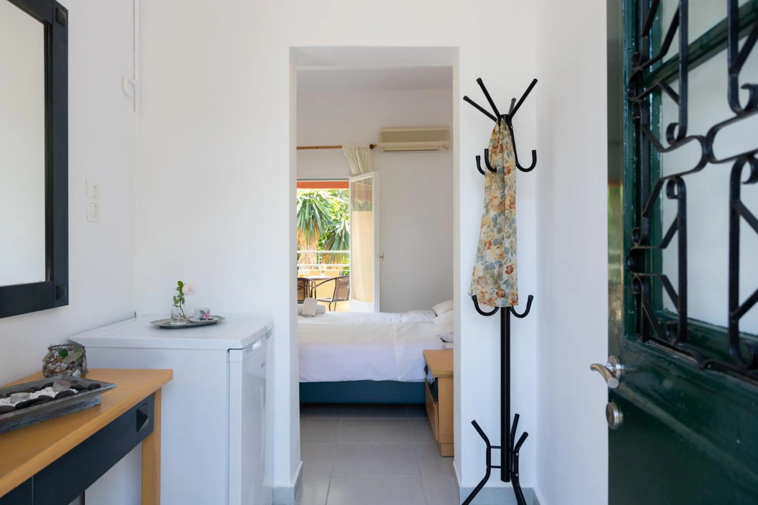 Photo of the whole room, Bed in Wilde Rose Hotel