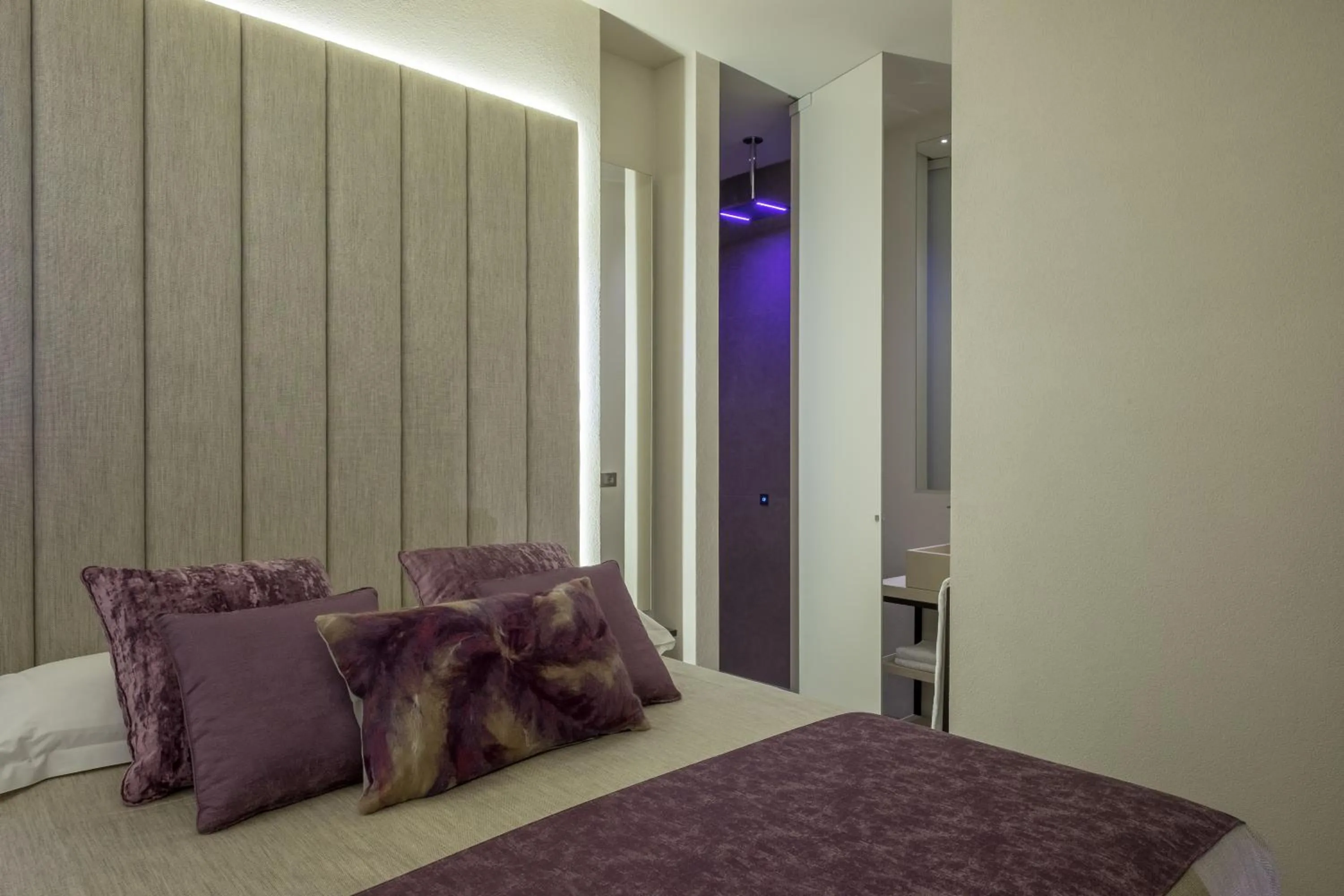 Bedroom, Bed in Room 230 Roma Luxury Suites